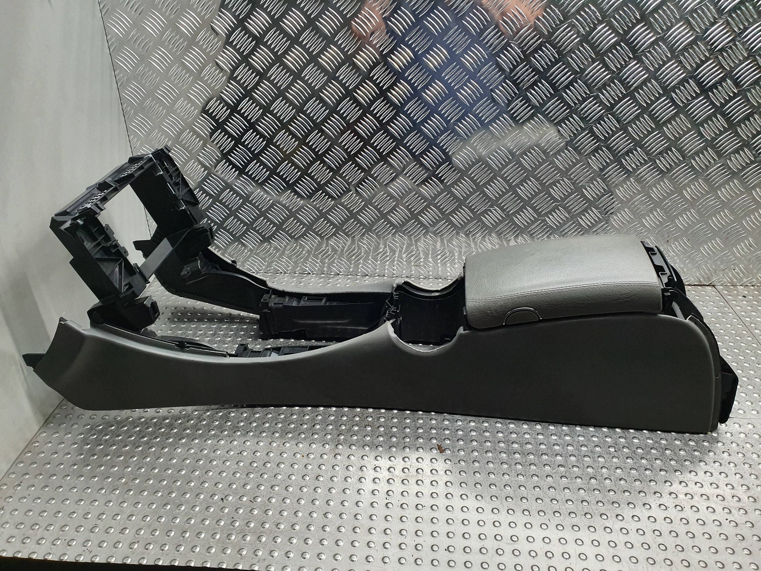 TUNEL central armrest A21986801350 MERCEDES CLS W219