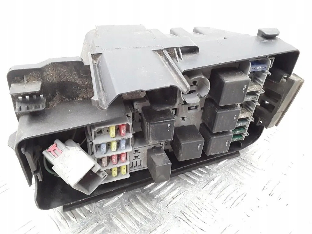 volvo XC90 2.4 блок предохранителей