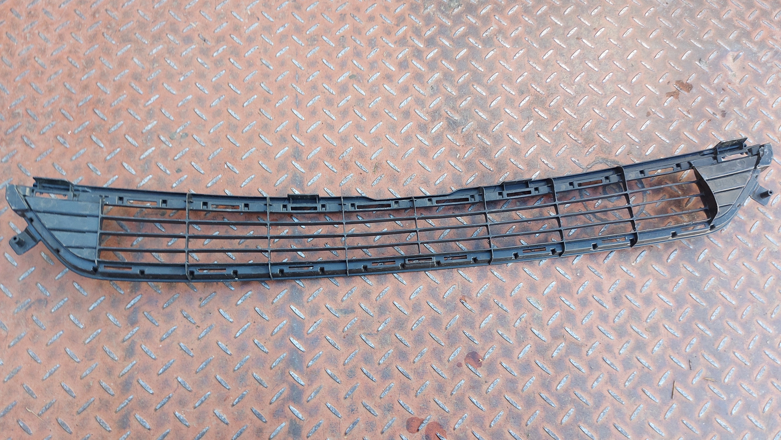 grid of a bumper central front front TOYOTA RAV4 IV 12-15