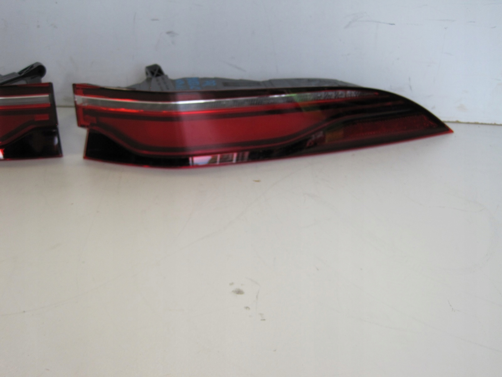 light Jaguar F Pace LIFT MK83-13405-AD rear part rear left