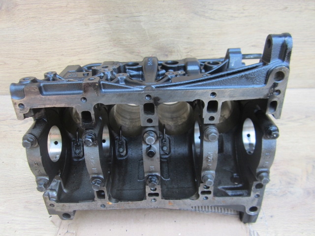 OPEL INSIGNIA ASTRA J ZAFIRA C 2.0 CDTI B20DTH 170KM BLOK 55499342 TŁOK Producent części Volkswagen OE