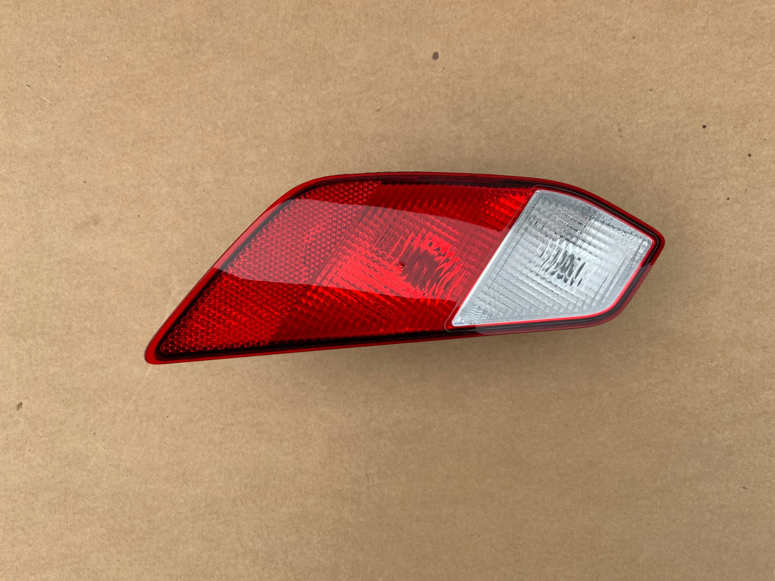 PEUGEOT 308SW ЗАДНИЙ ФОНАРЬ В БАМПЕР 9835303380