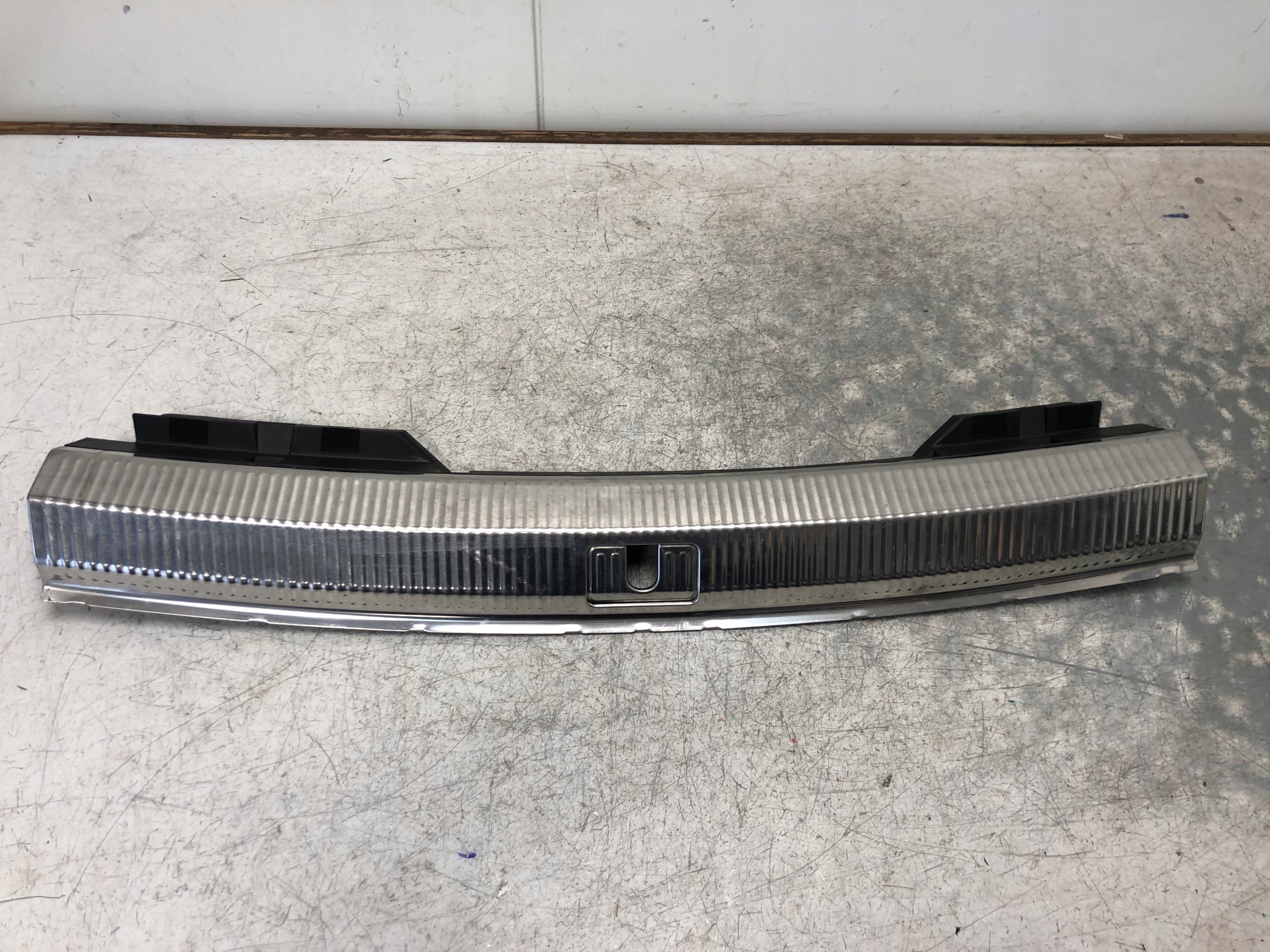 cover of the threshold boot AUDI A4 B8 KOMBI 8K9864483C