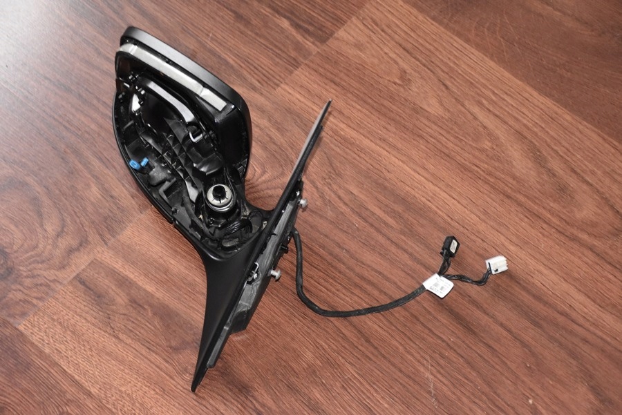 LUSTERKO PRAWE 13PIN MERCEDES C-KLASA W204 2007 EU Tryb pracy elektryczny