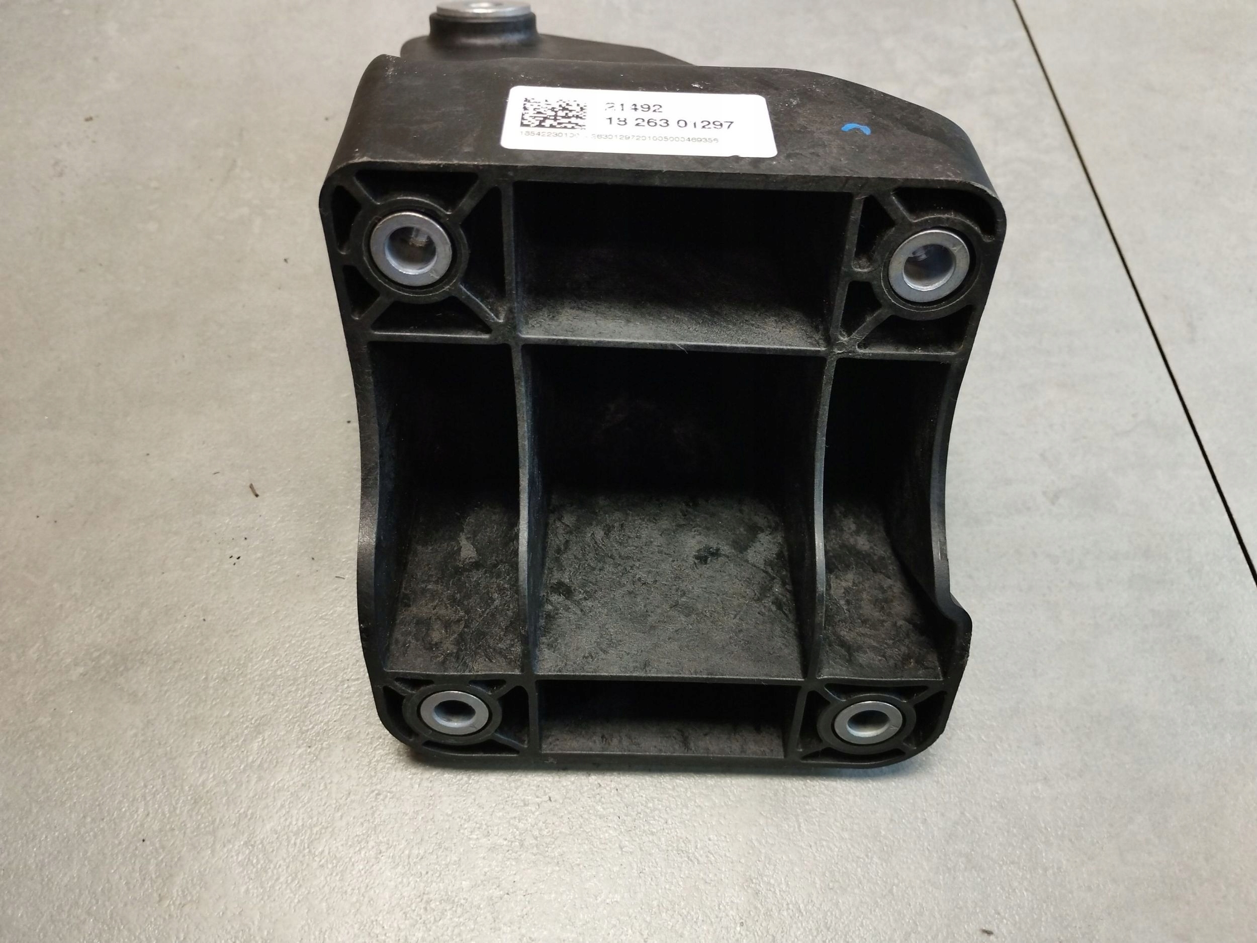Mercedes-Benz E W213 engine mount A6542230100
