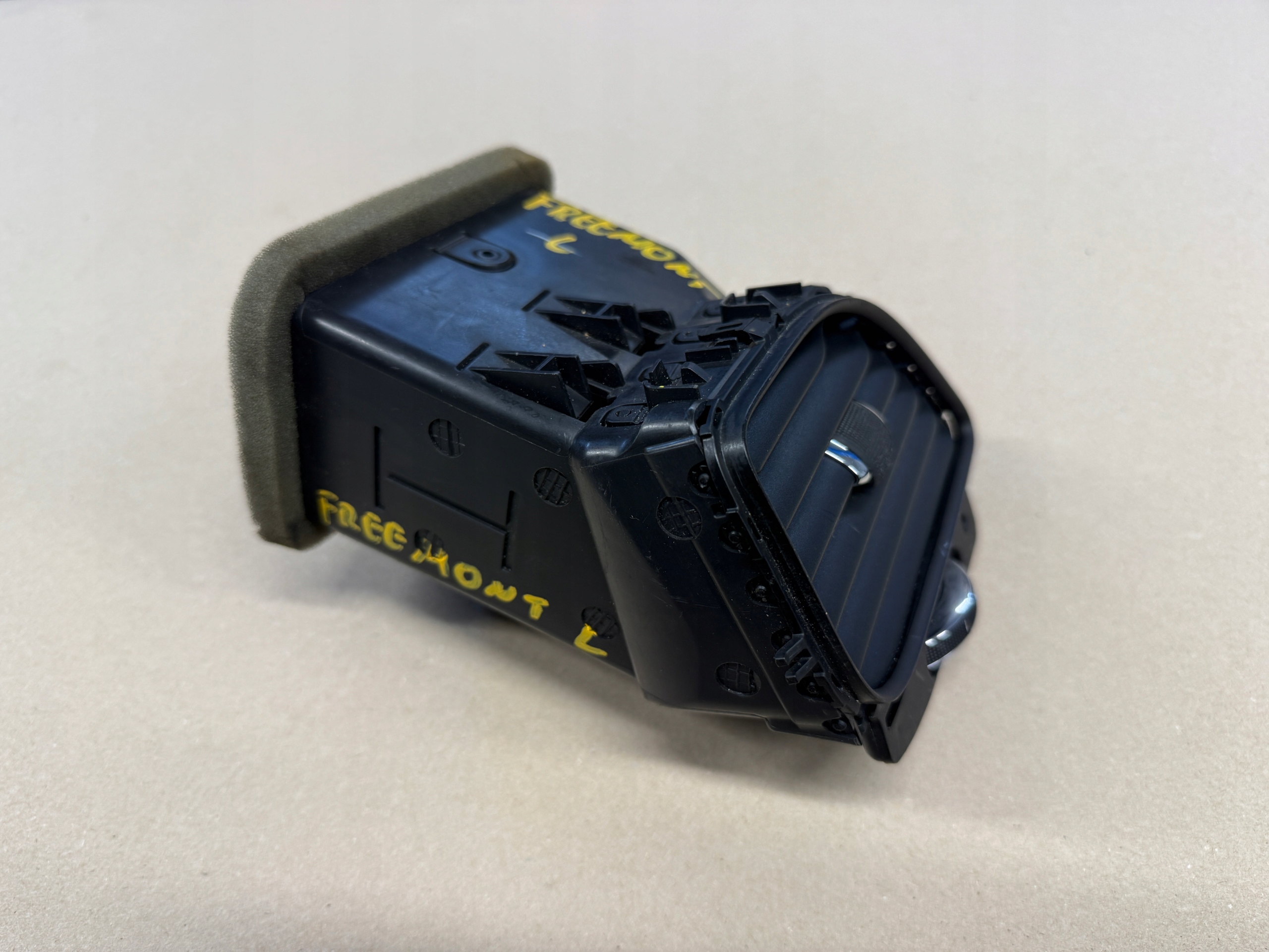 FIAT FREEMONT grid air conditioning devices intake left front 3000101LFN