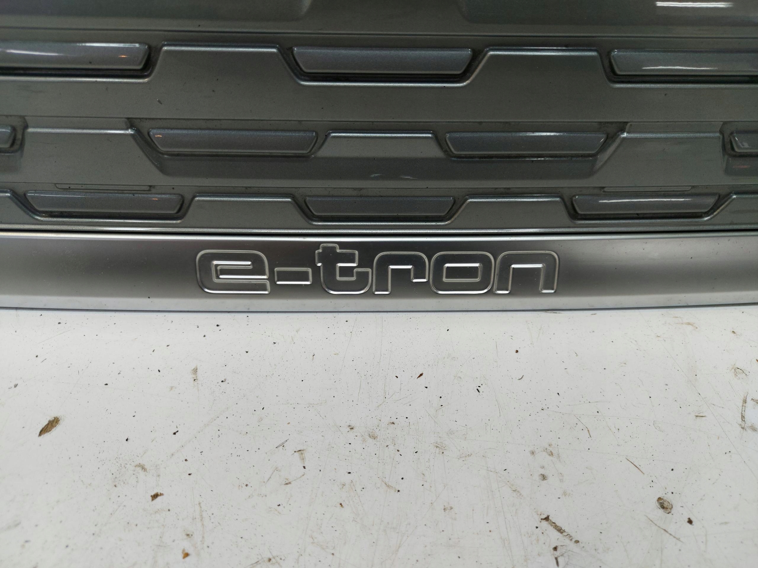 AUDI Q4 E-TRON GRILL GRILL DER STOSSSTANGE 89A853653A