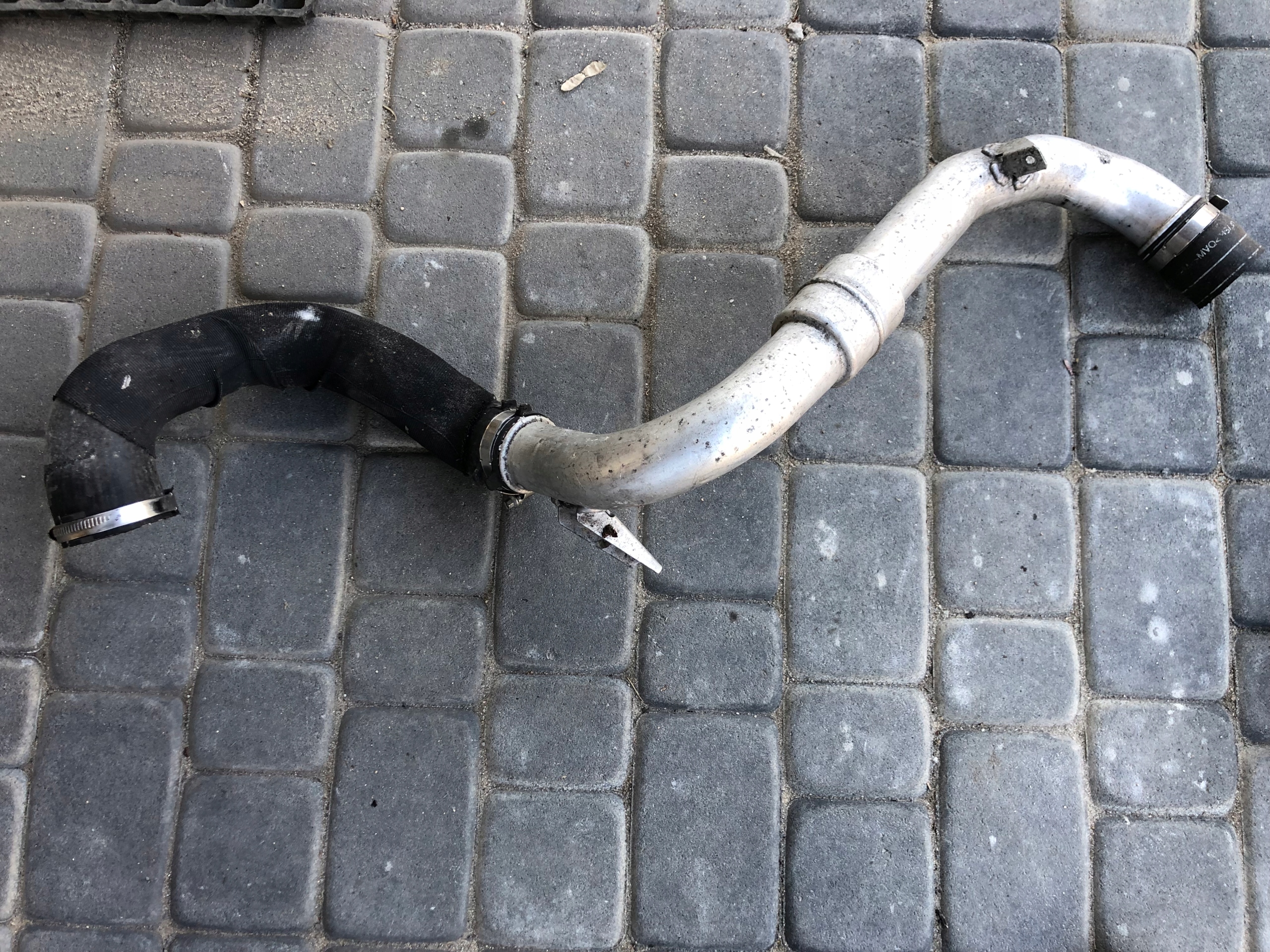 trouba intercoolera AUDI 059145731BR