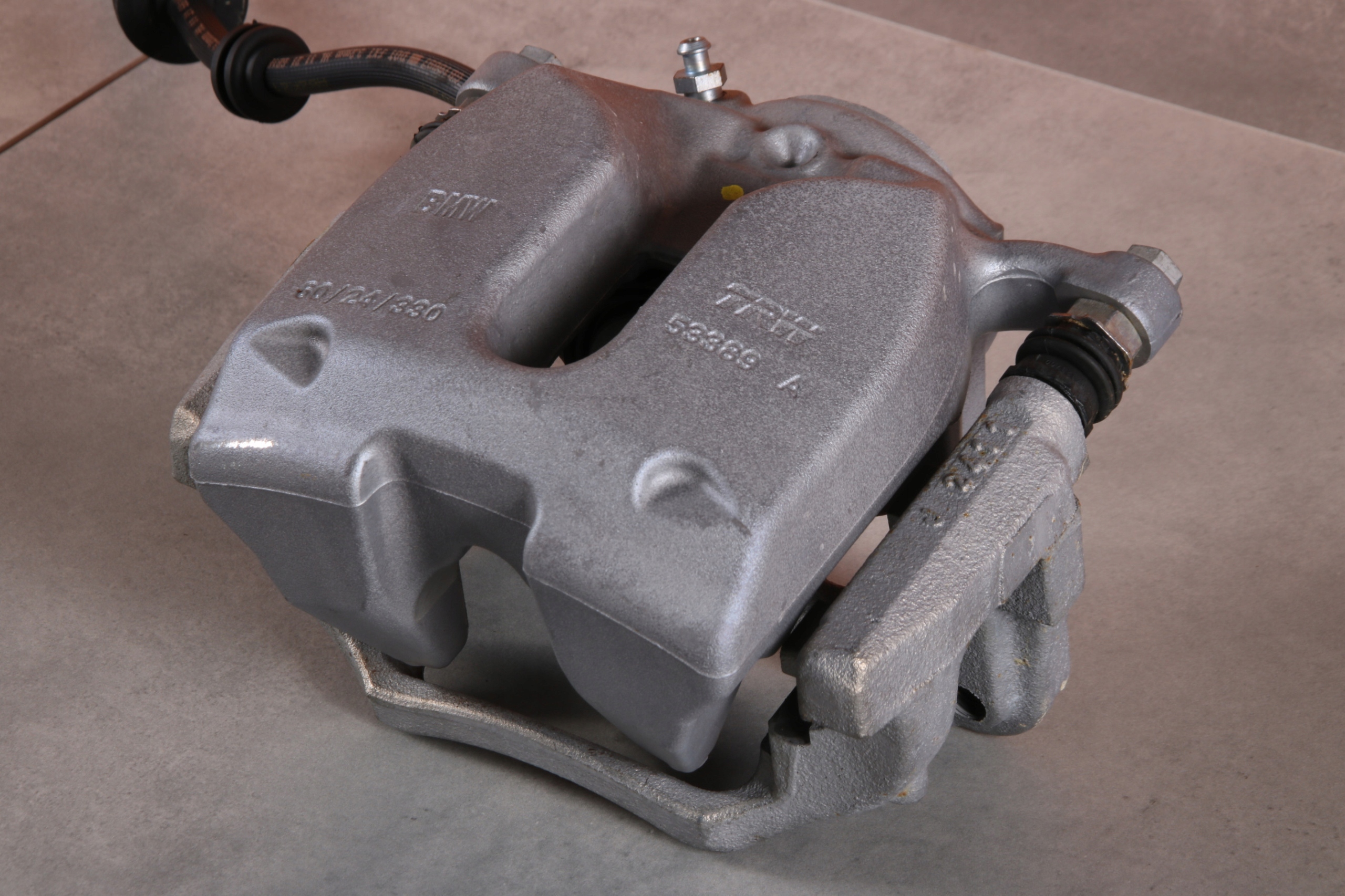 BMW G30 G31 caliper brake left front front 6872799 60/24/330 32 km !!!