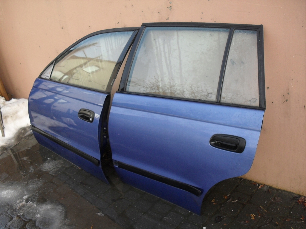 DRZWI LEWE PRAWE TYŁ TOYOTA CARINA E KOMBI 1996r Typ samochodu Samochody osobowe