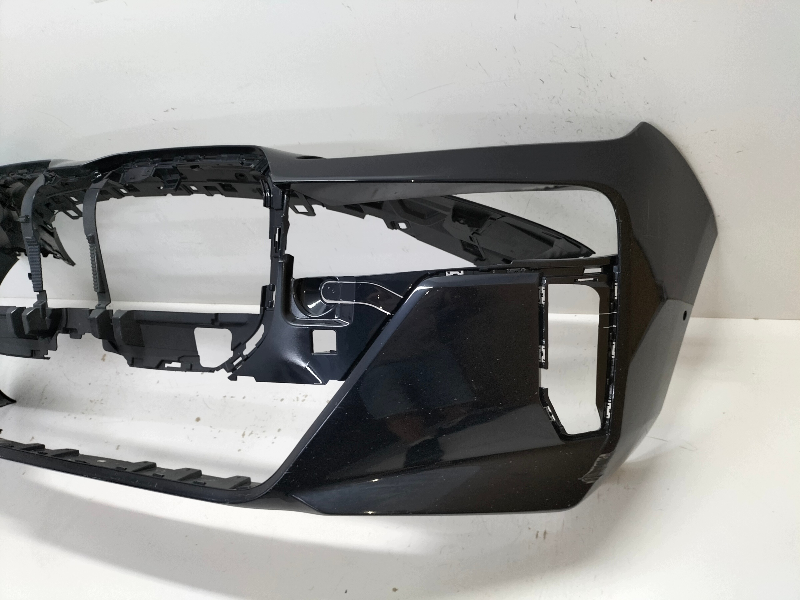 front bumper front BMW 7 I7 G70 22- m-packet wersja below side PDC