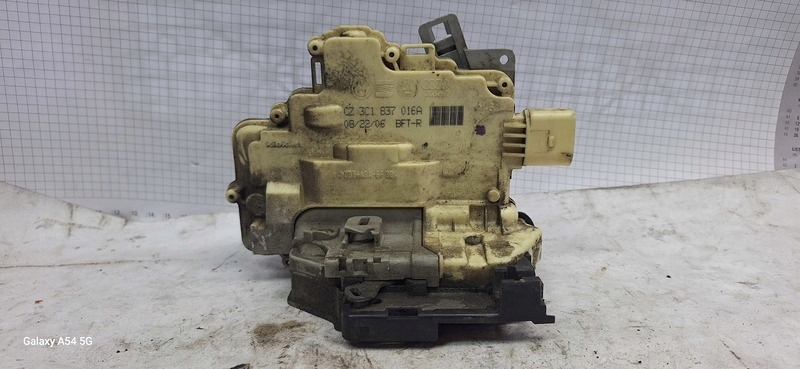 lock right front VW PASSAT 04- CZ3C1837016A