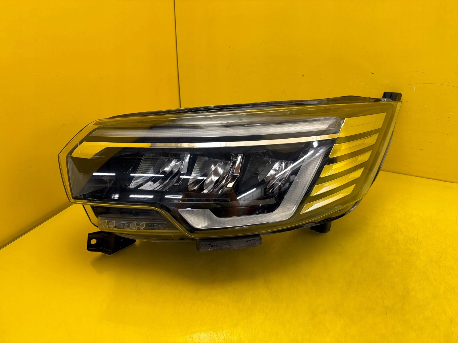 light left Renault Trafic IV Full Led 260601790R