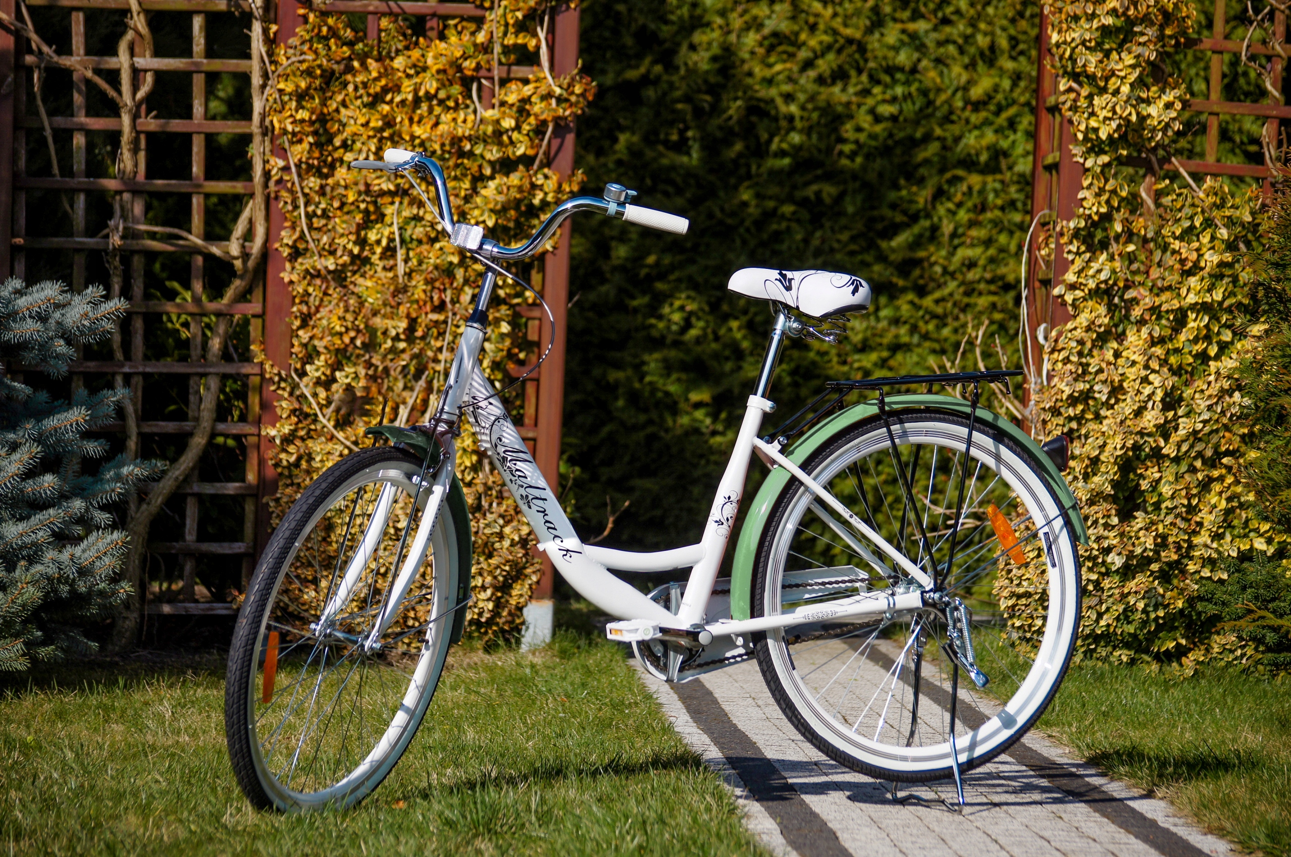 ROWER MIEJSKI DAMSKI 26" ŚWIATŁA RAMA STALOWA 17" KOŁA 26" BAGAŻNIK DZWONEK Waga produktu z opakowaniem jednostkowym 19 kg