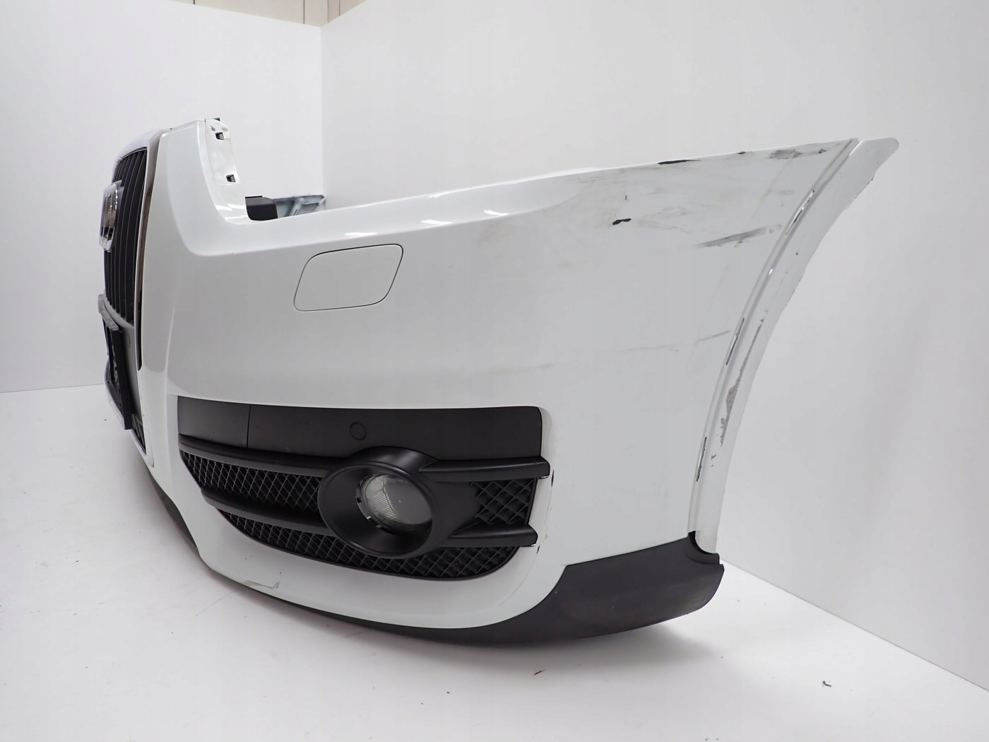 ZDERZAK PRZÓD PRZEDNI KOMPLETNY PDC SPRYSK AUDI Q3 I 8U 13R Kolor biały