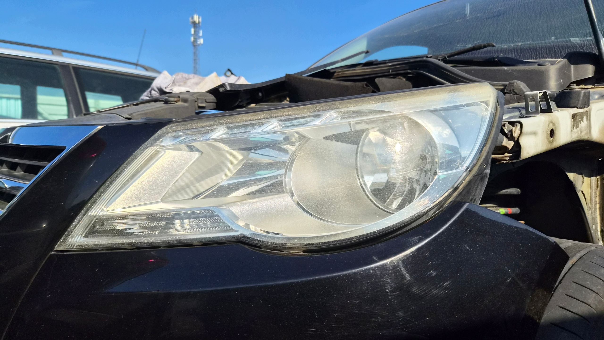 VW TIGUAN and 5N light left front 5N1941031P EUROPA