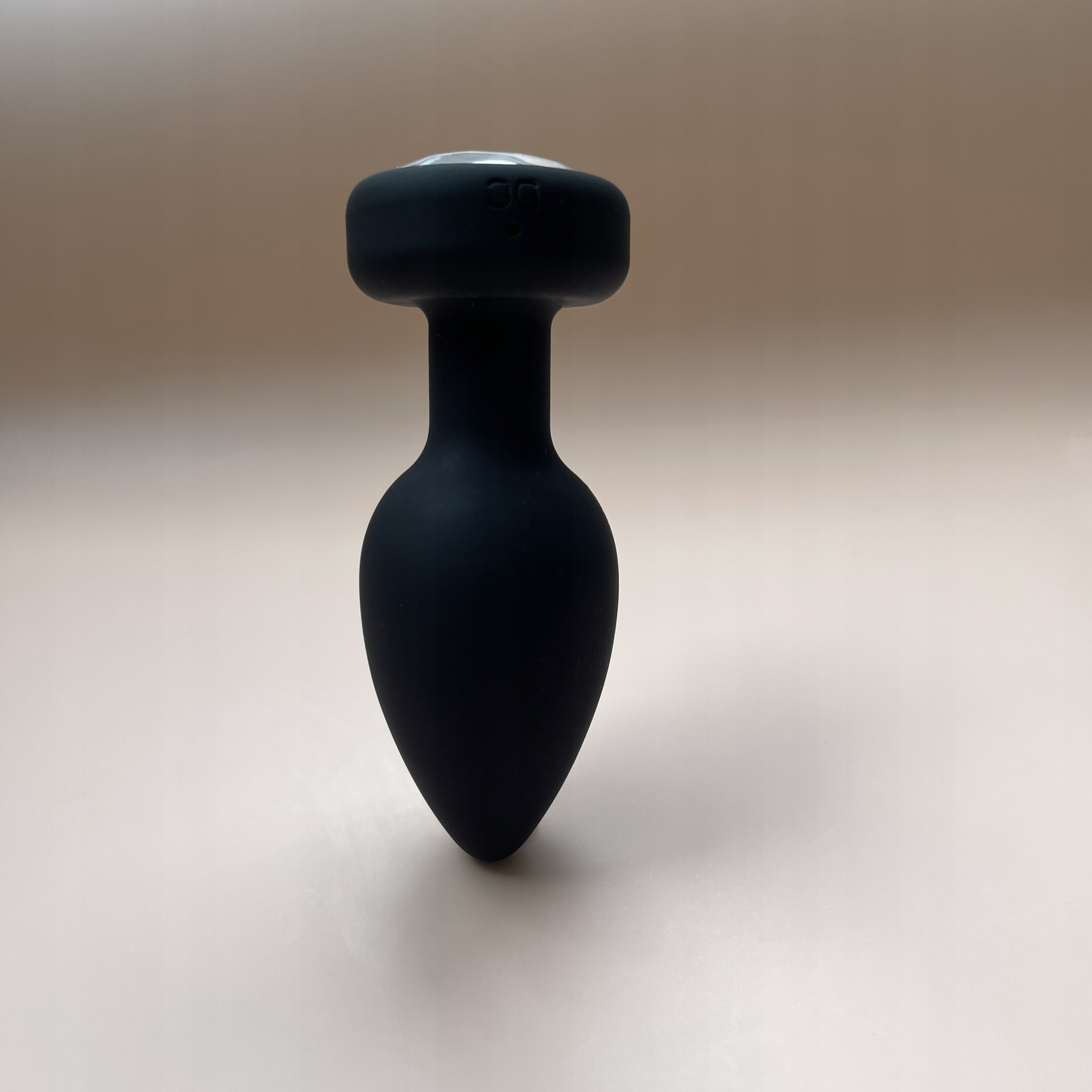 Korek Analny Wibrujący Maly z Pilotem Anal Plug 10 Trybów 9 cm x 3,5 cm