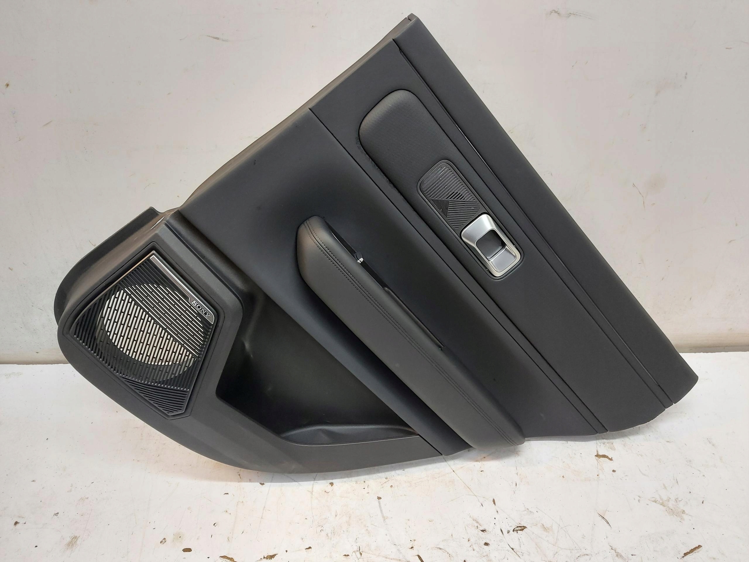 Jaecoo 7 PHEV 2025 upholstery side door right rear part damaged !