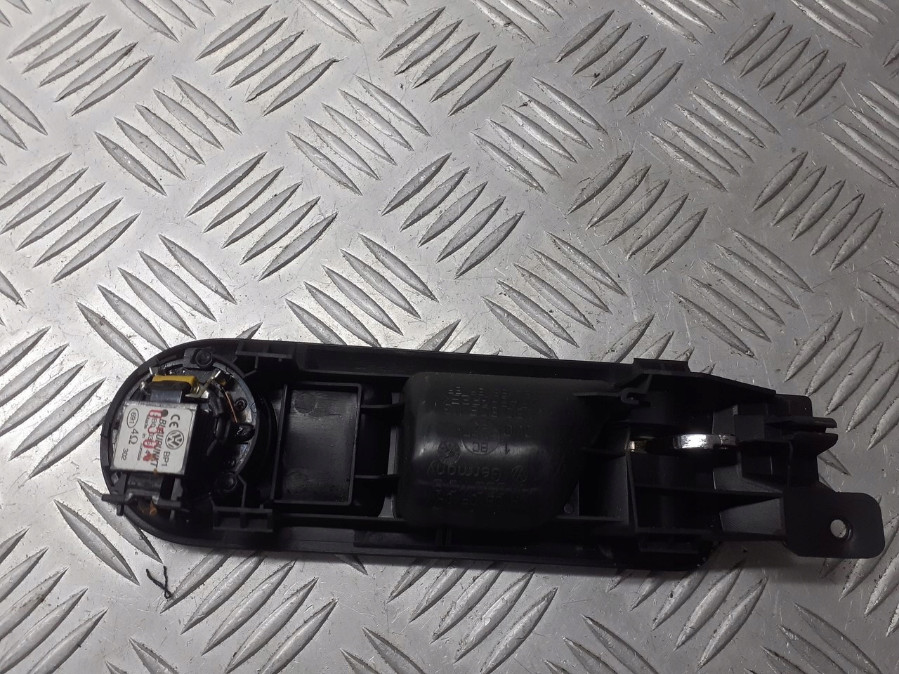 ручка двери левая внутренняя vw PASSAT B5 FL 3B0839113