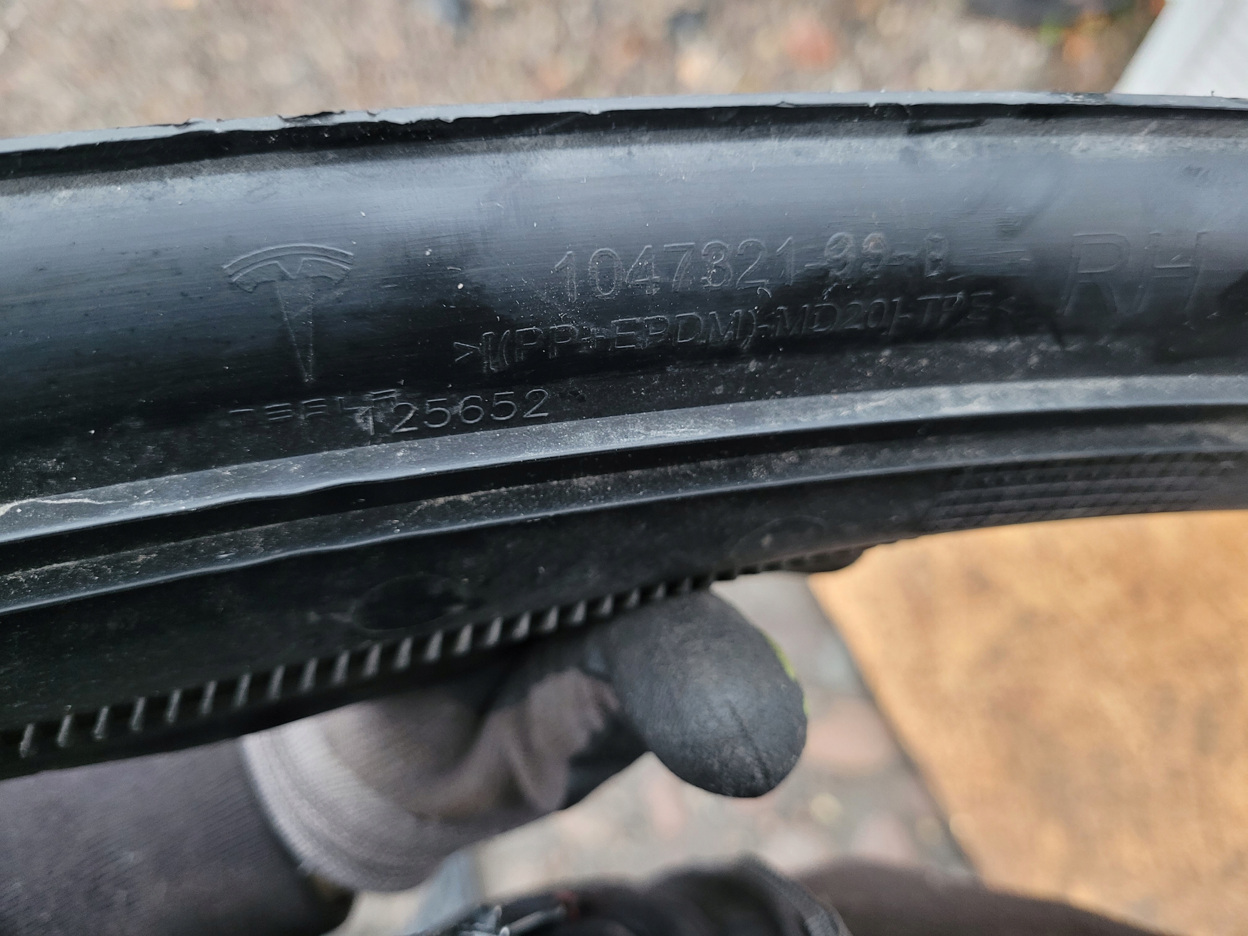 side boot right rear part TESLA X 1047321-00