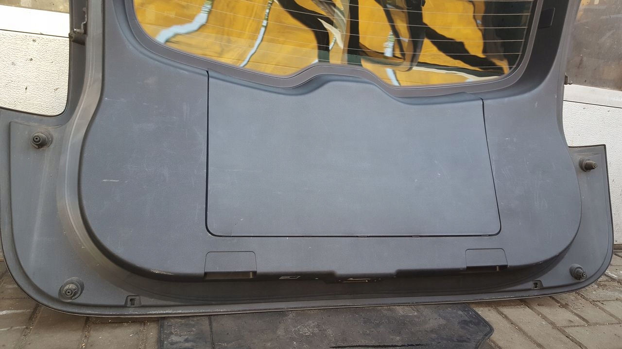 trunk door boot Mazda 5 V A3F