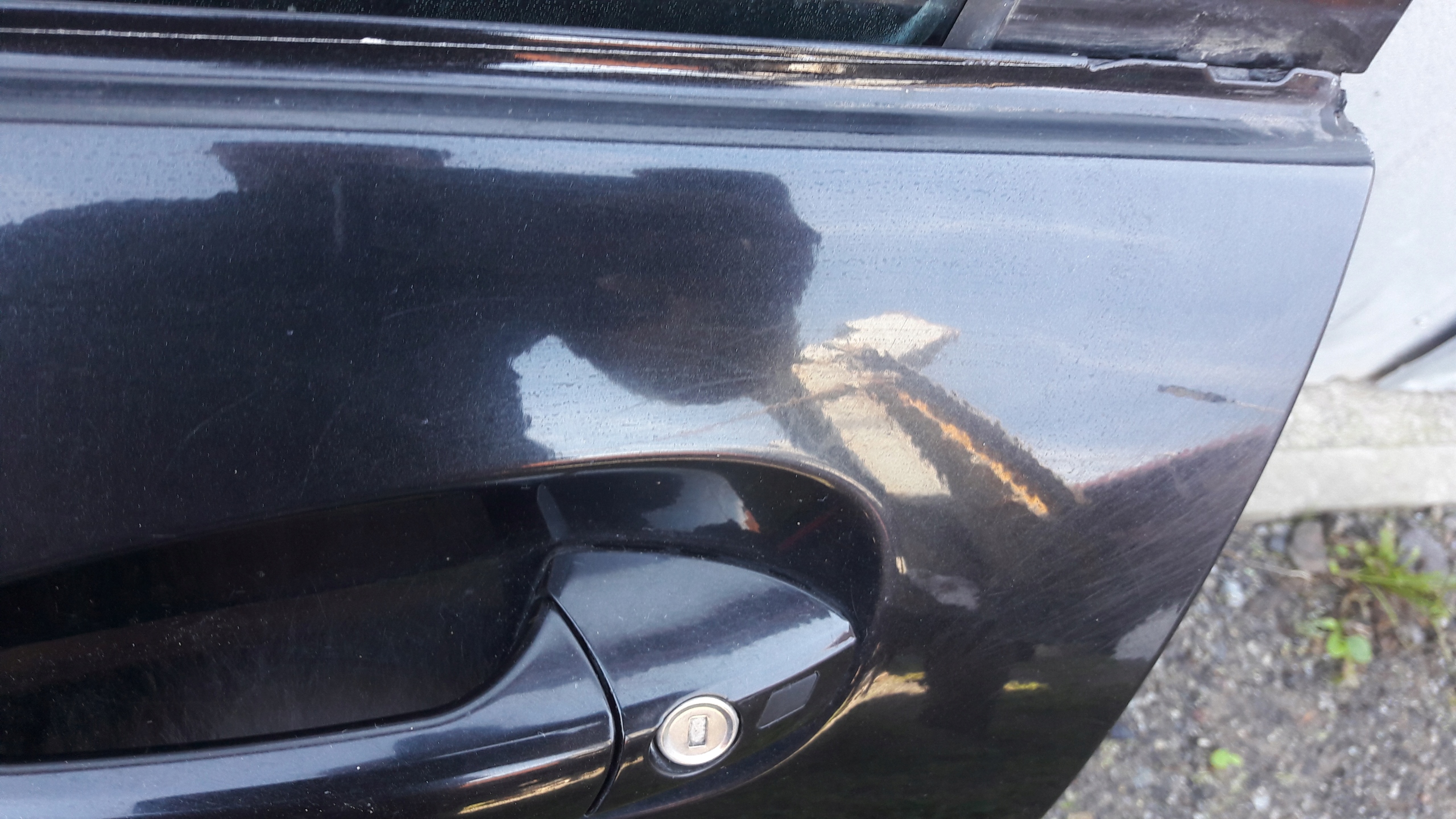 MERCEDES W204 dveře levý předek 197