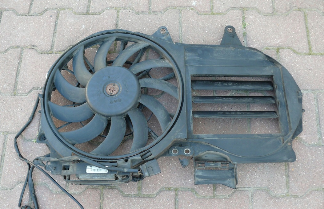 radiator fan module control unit AUDI A4 B7 2.0 TDI 140KM 8E0121205AA