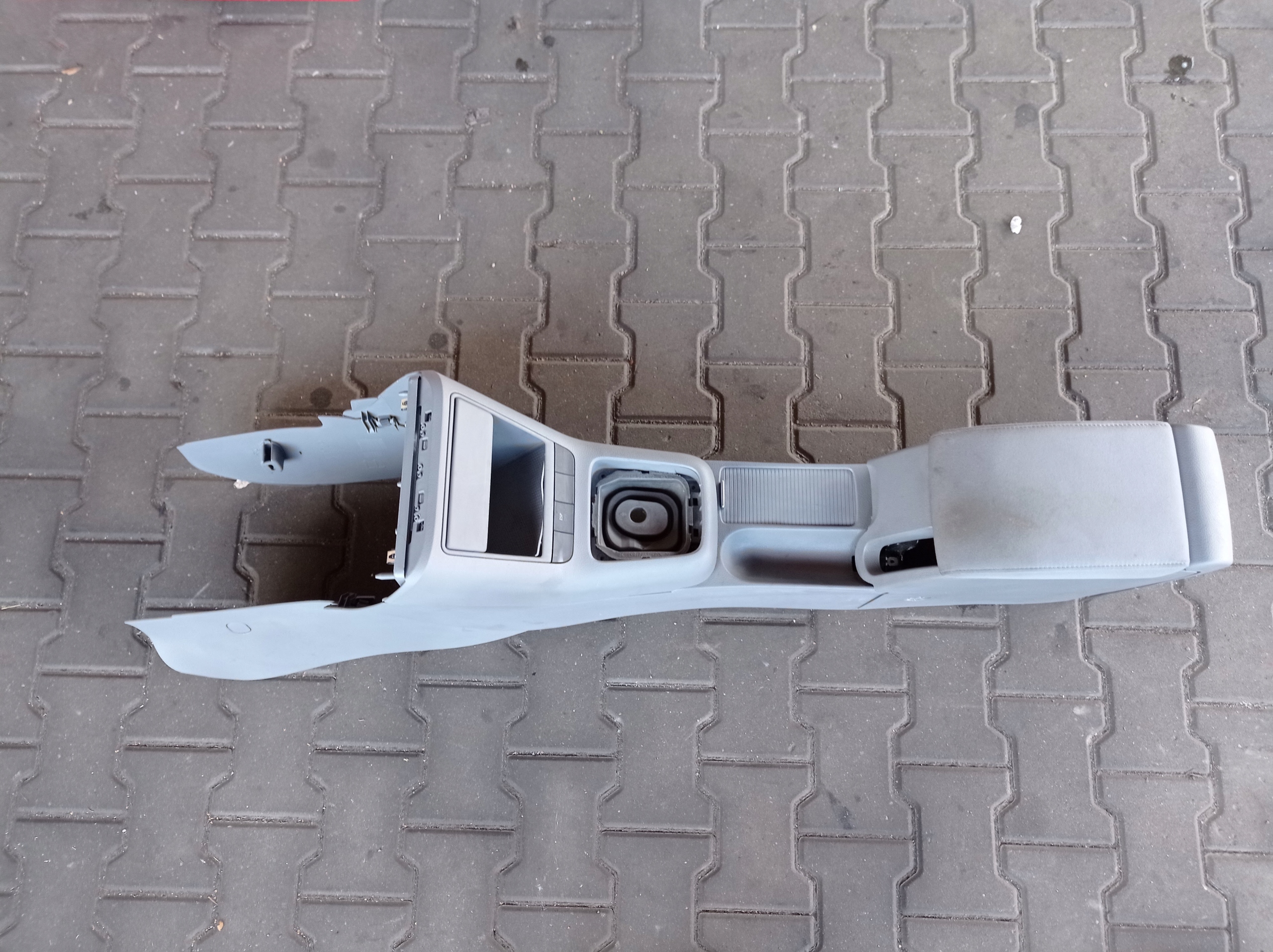 VW GOLF PLUS ЦЕНТРАЛЬНИЙ ТУНЕЛЬ