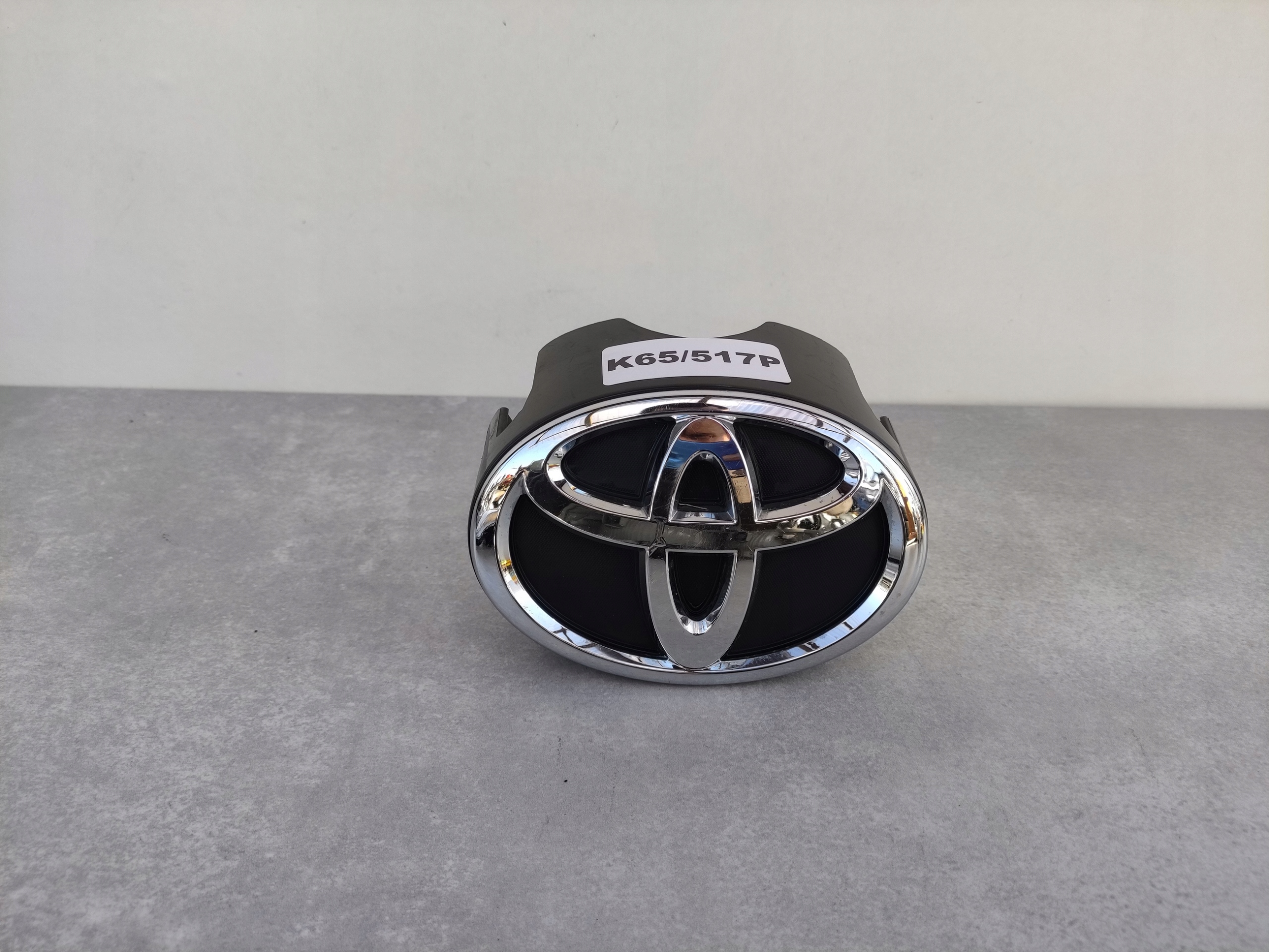 TOYOTA HIACE ZNACZEK LOGO EMBLEMAT PRZÓD 75301-26060 K65/517P