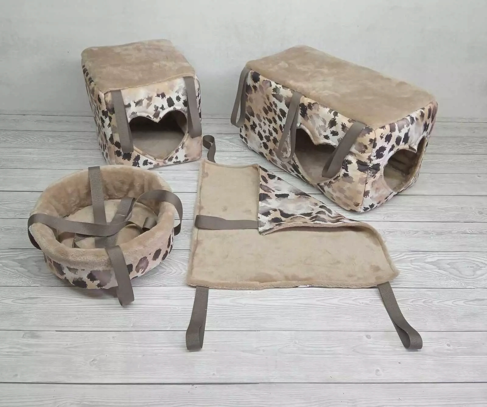 Levně Domky pro voliéru