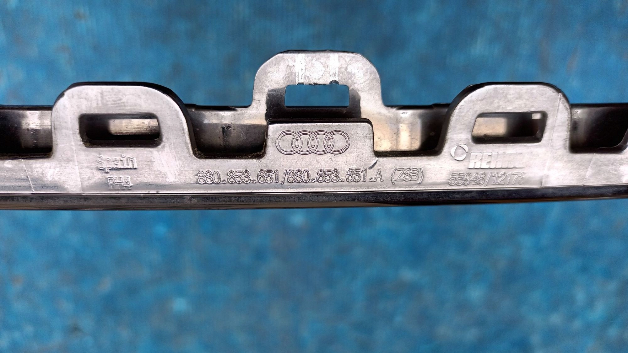 CHROM GRILL AUDI TT 14-> 8S0853651