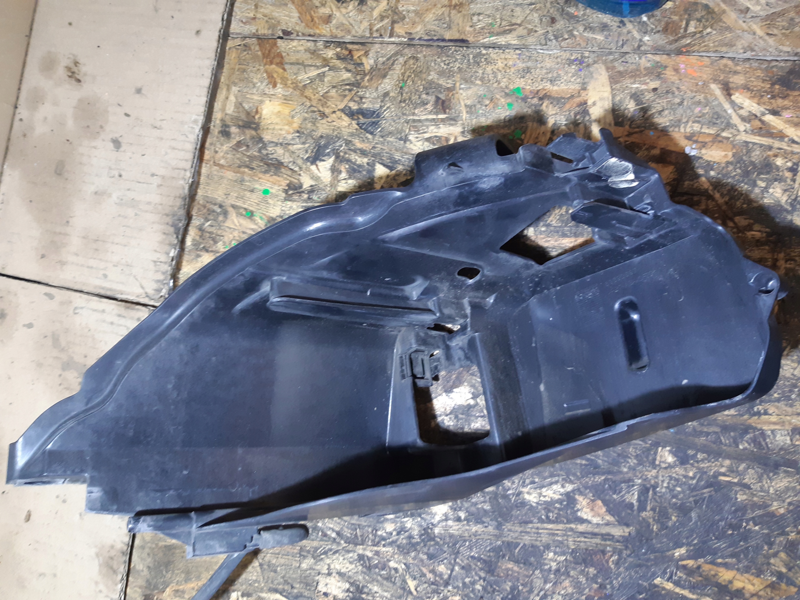 AUDI Q7 4L LIFT holder guard support bracket lights left front 89339697