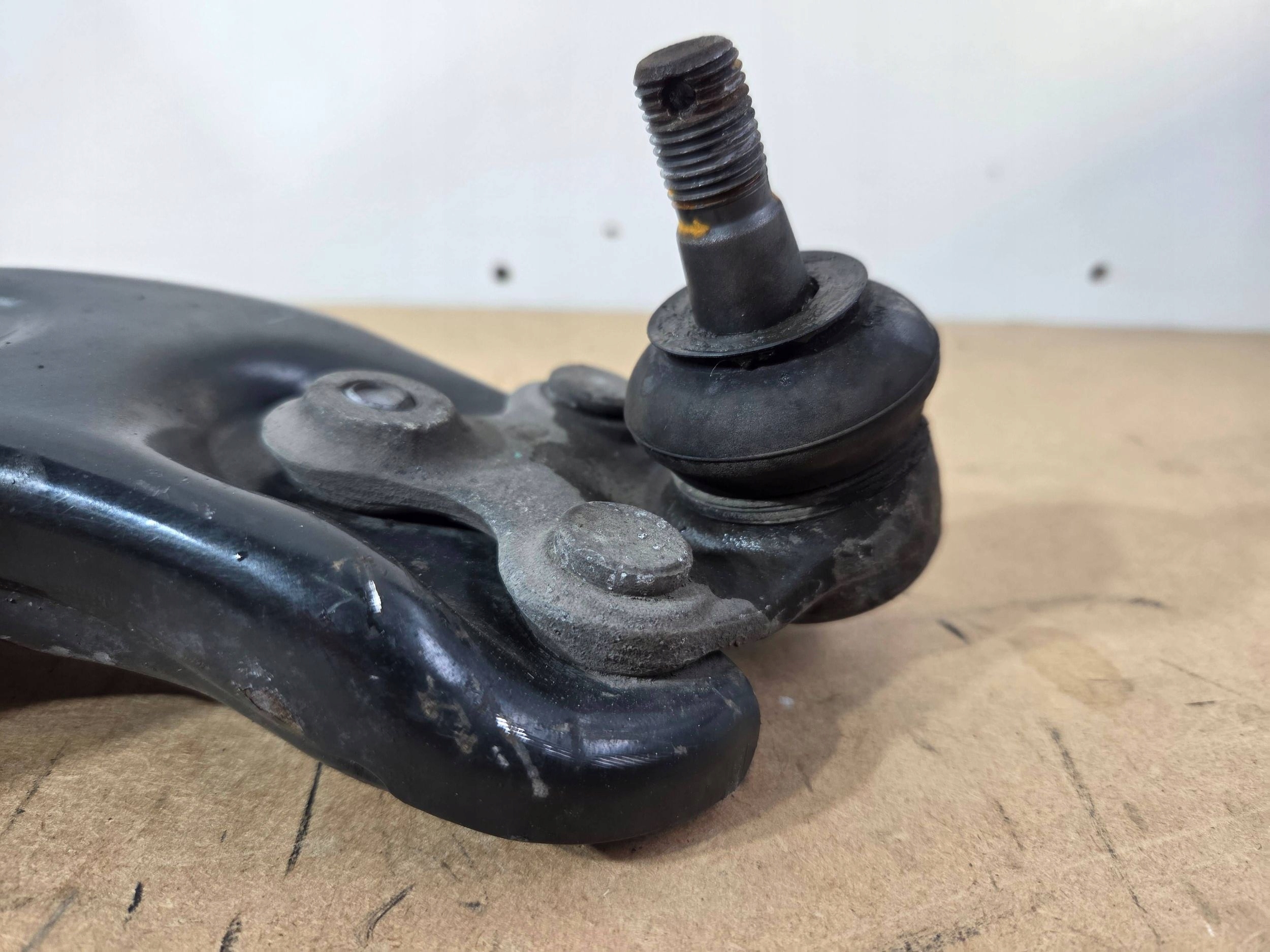 Toyota Corolla E21 1,8Hybrid arm front right (Q811)