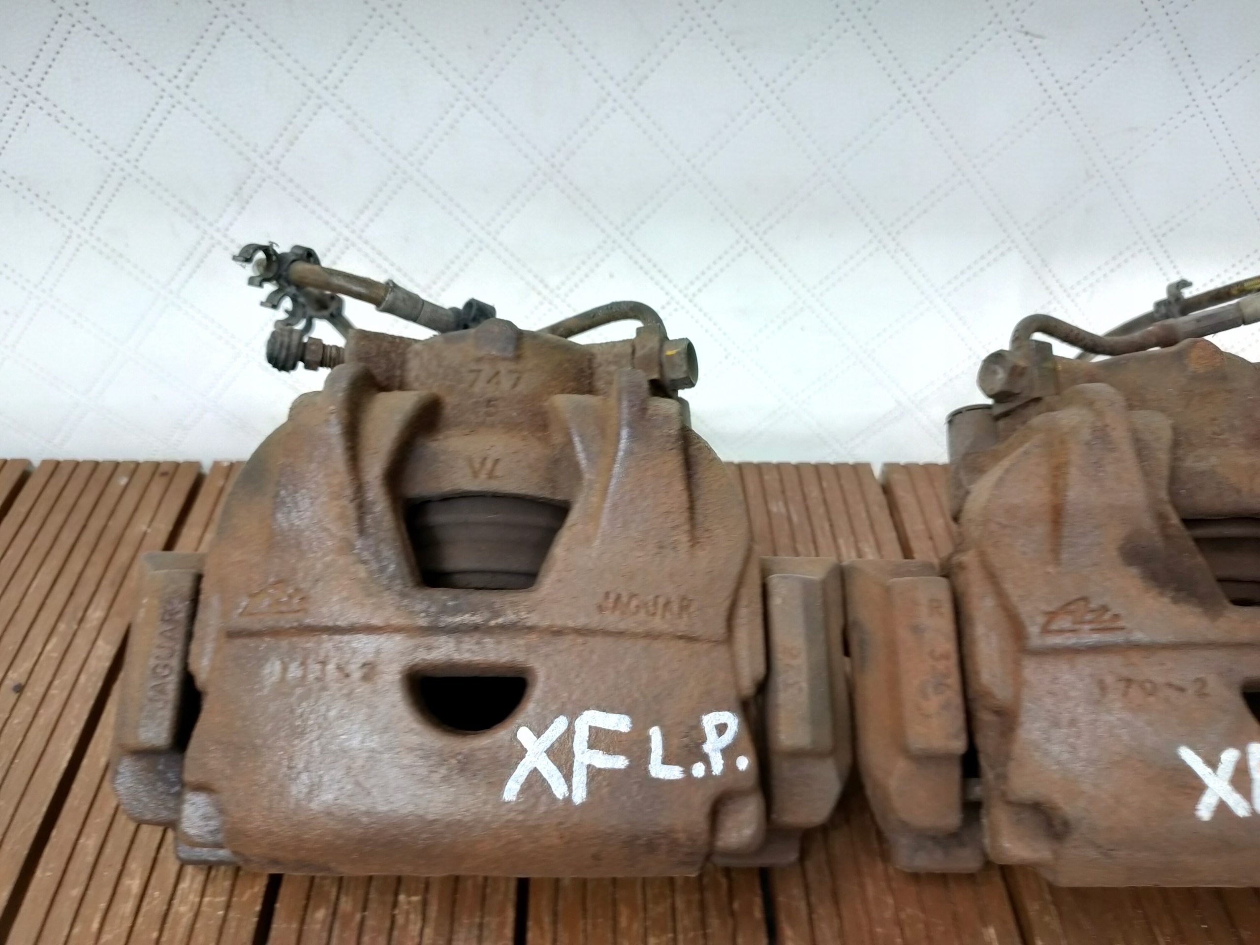 JAGUAR XF X250 LIFT 11-15 2.2 TD caliper front right left front OE