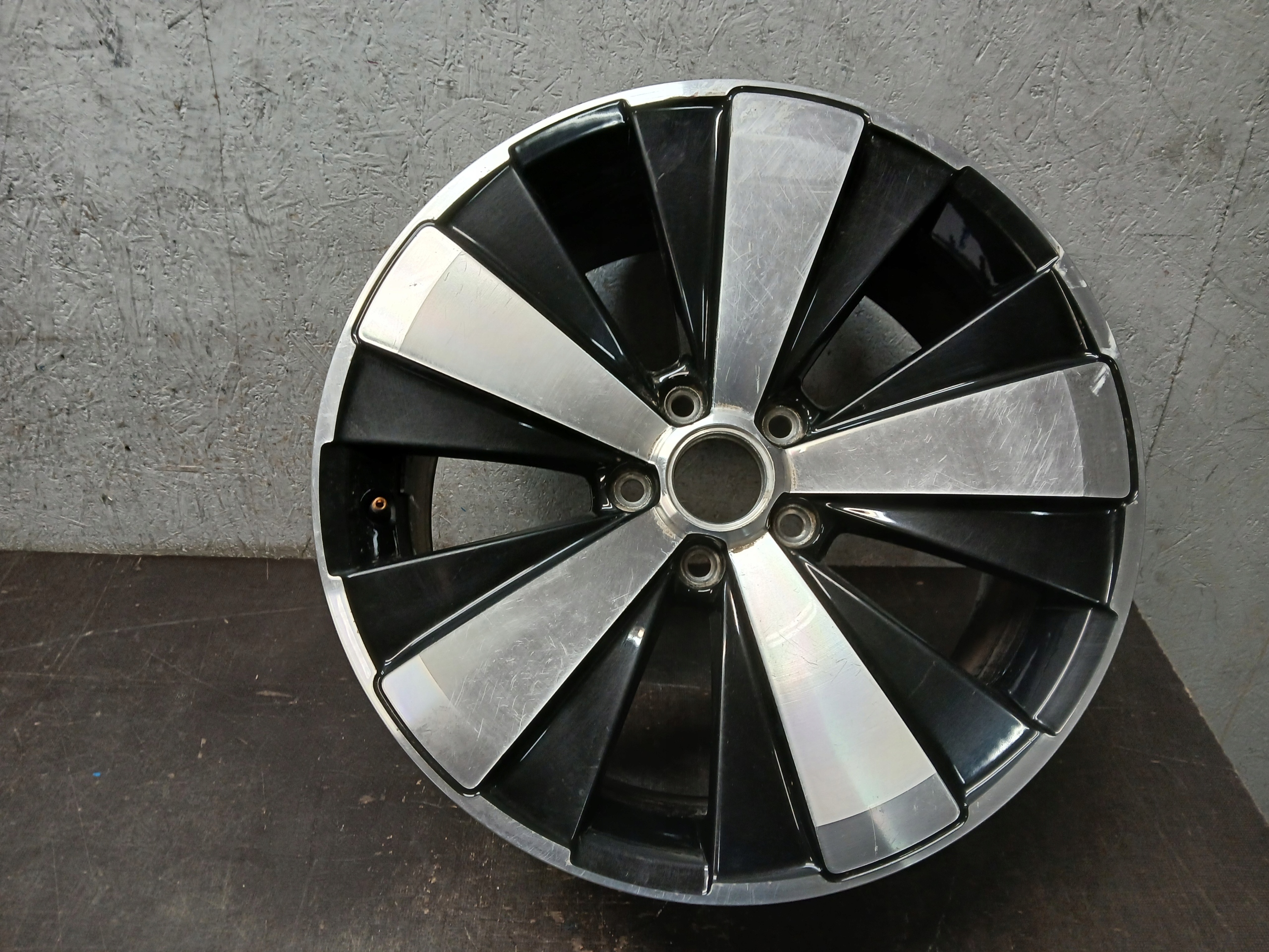 disk hliníkový VW BEETLE 5C 8J 18" ET48 5X112 5C0601025AK