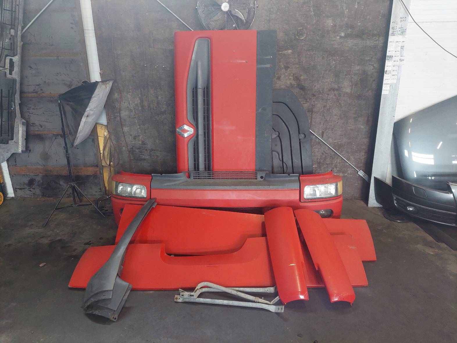 complete front bonnet bumper POLIKI RENAULT PREMIUM 420 and