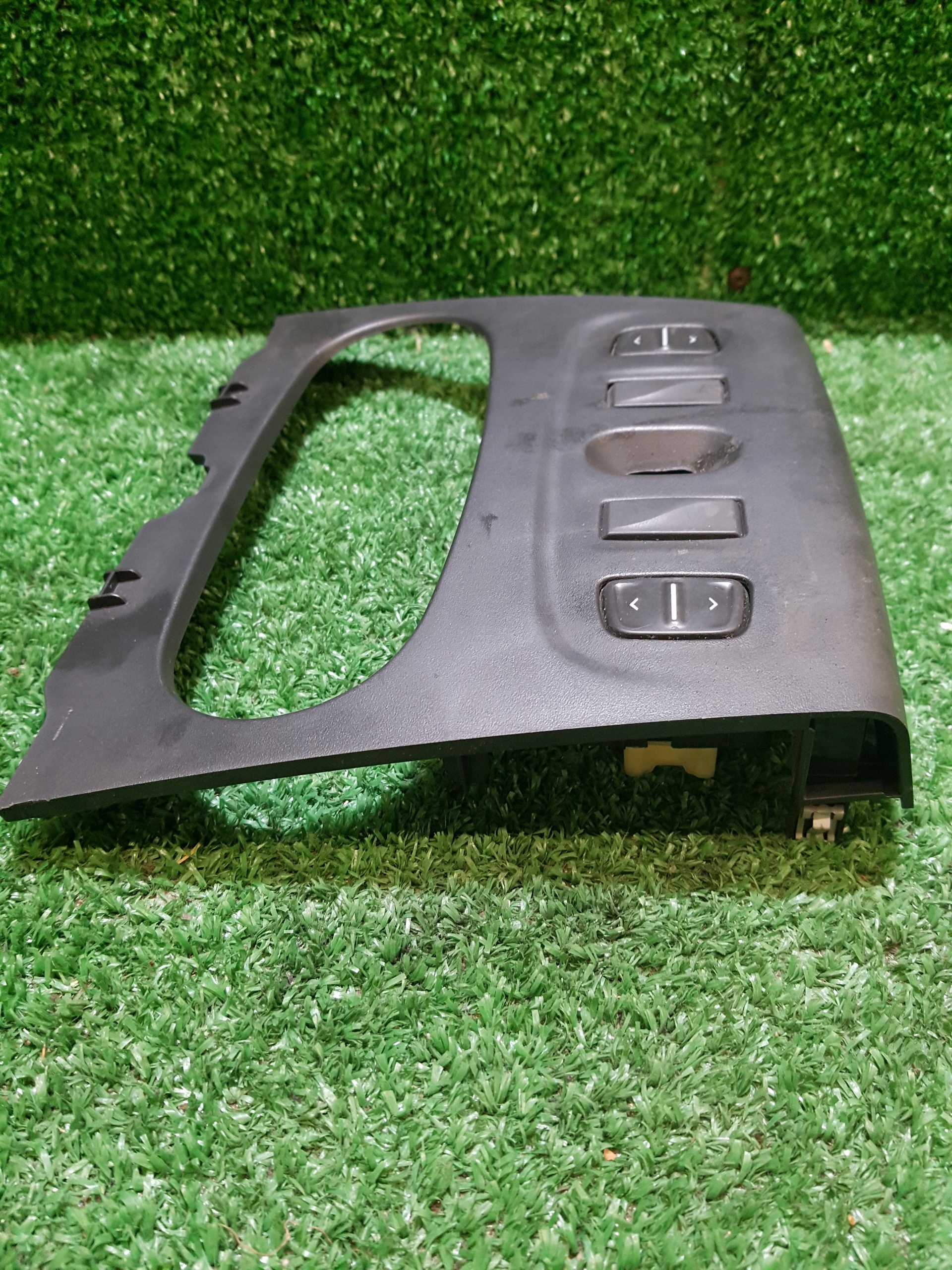 control panel of the window DACIA SANDERO 2 275009384R