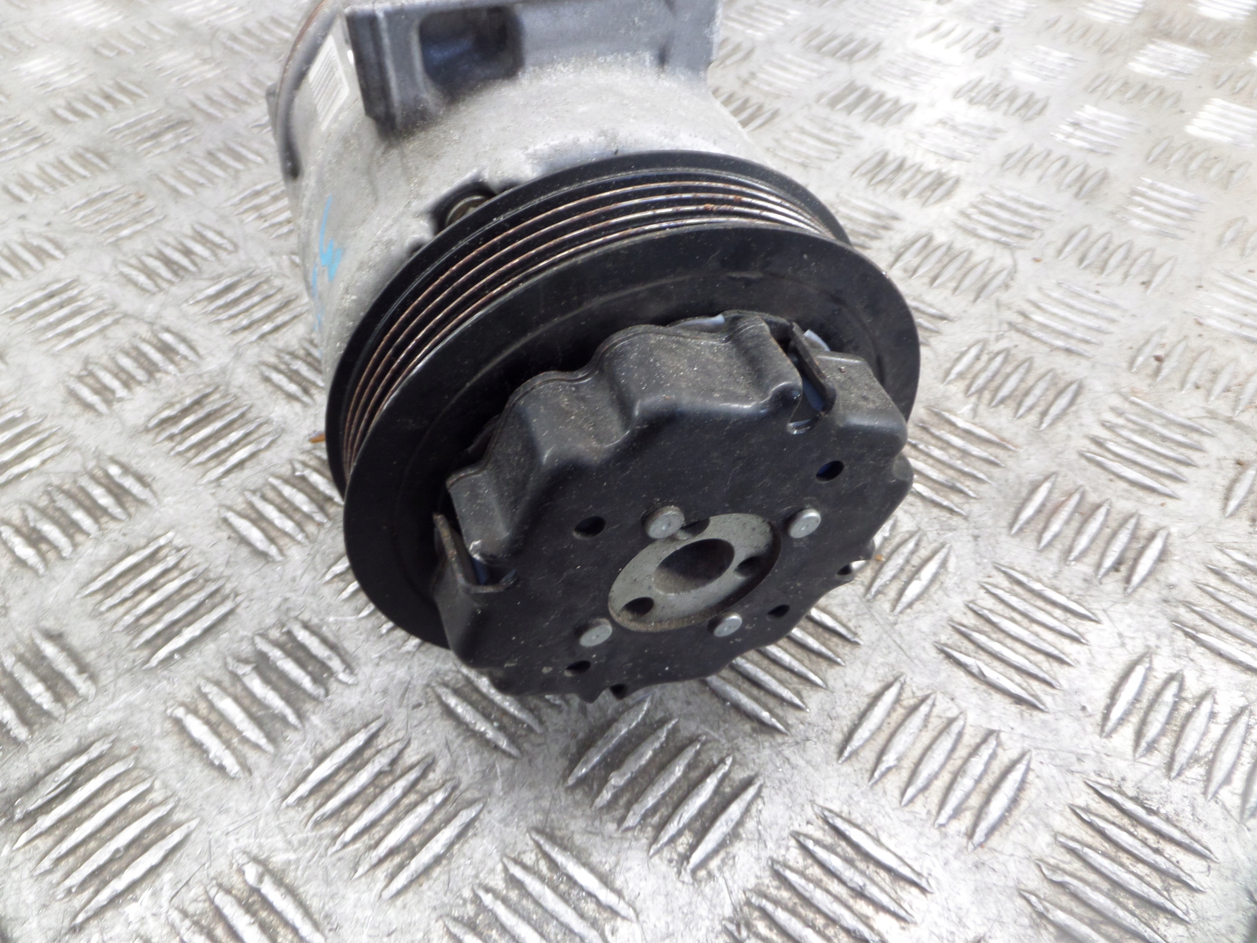 Opel OE 13427705 compressor; of the air conditioning compressor