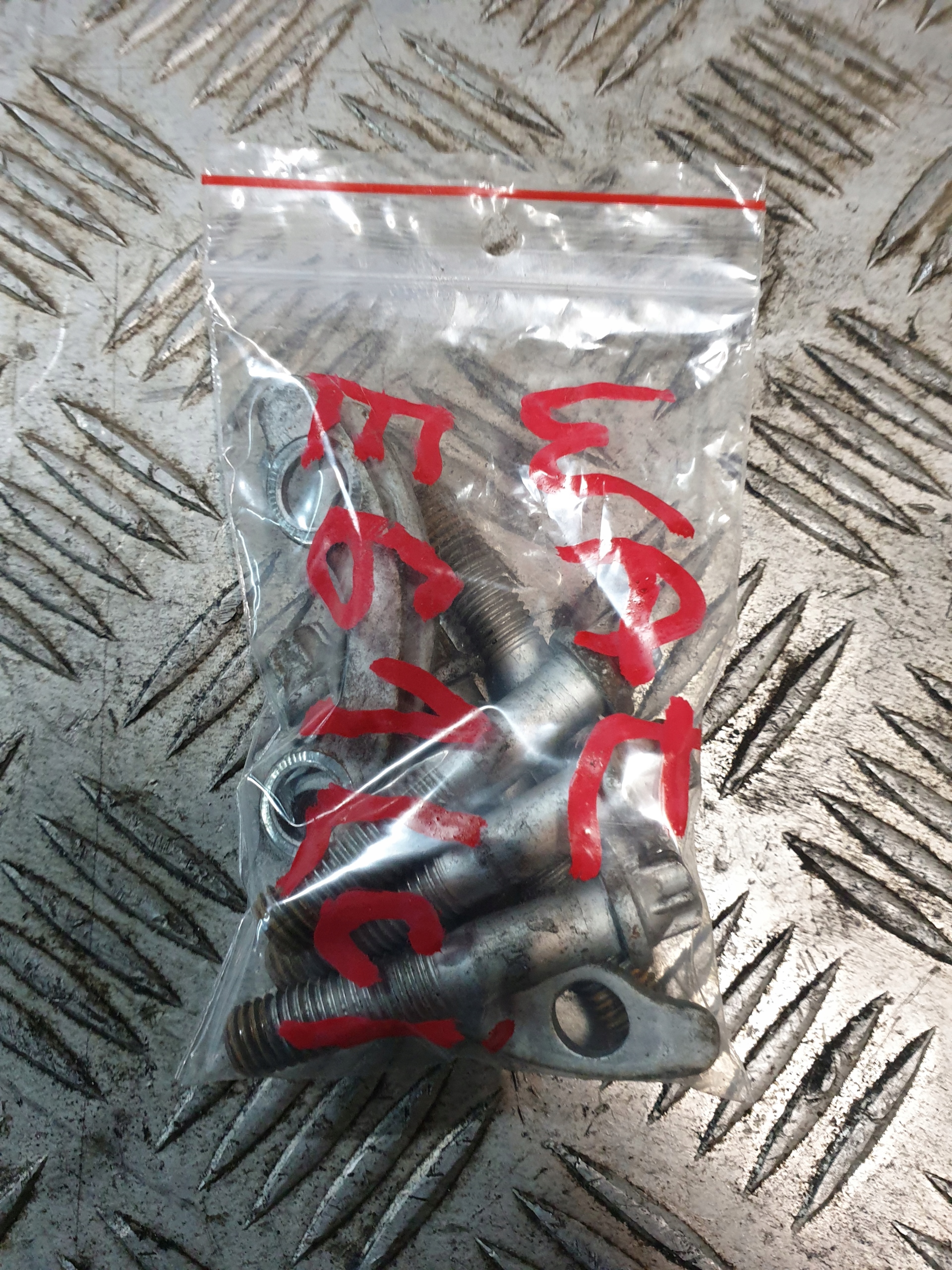 Śruby wału dyferencjału Bmw e61 520d 177km