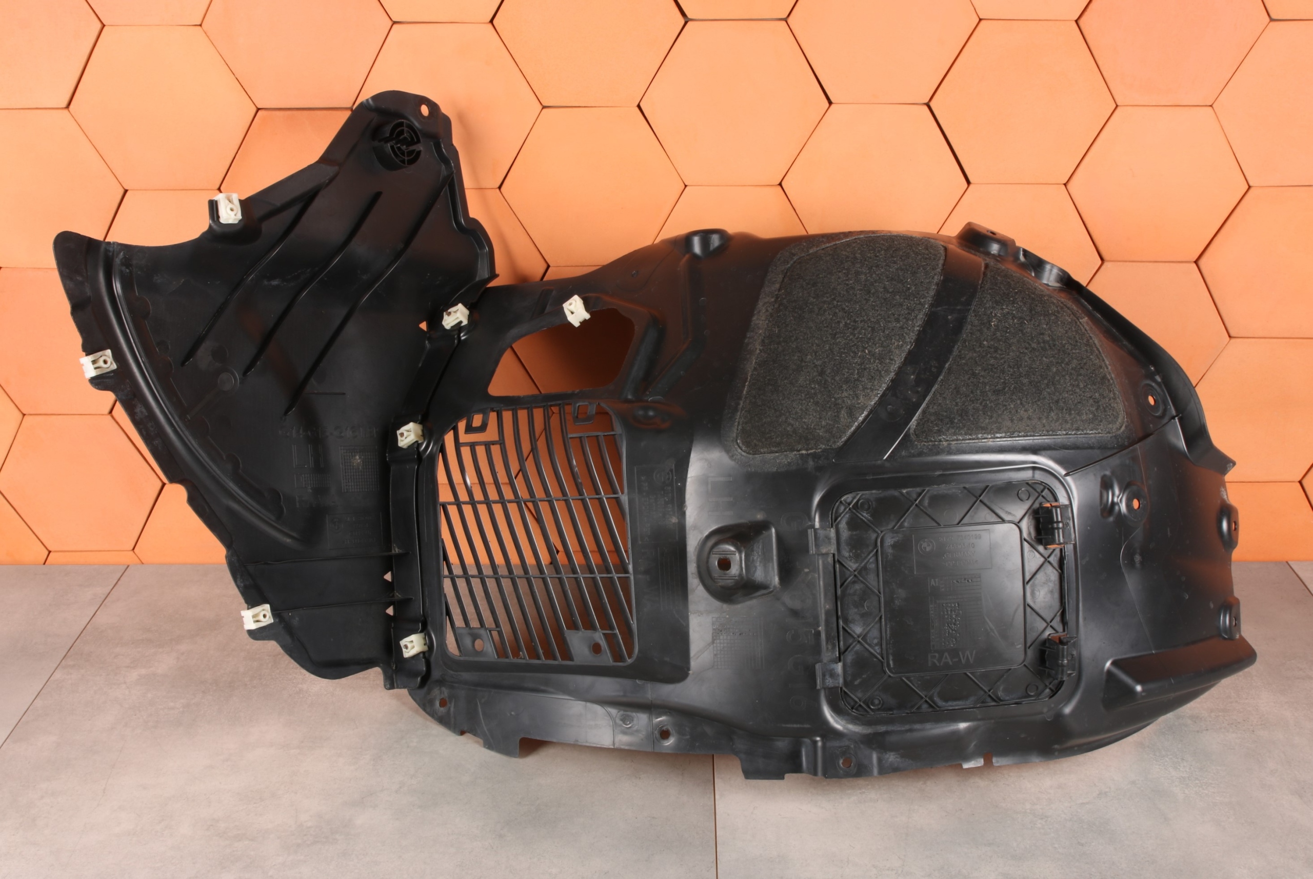 BMW 8 G14 G15 G16 ORYGINALNE mudguard left front left front 7374735