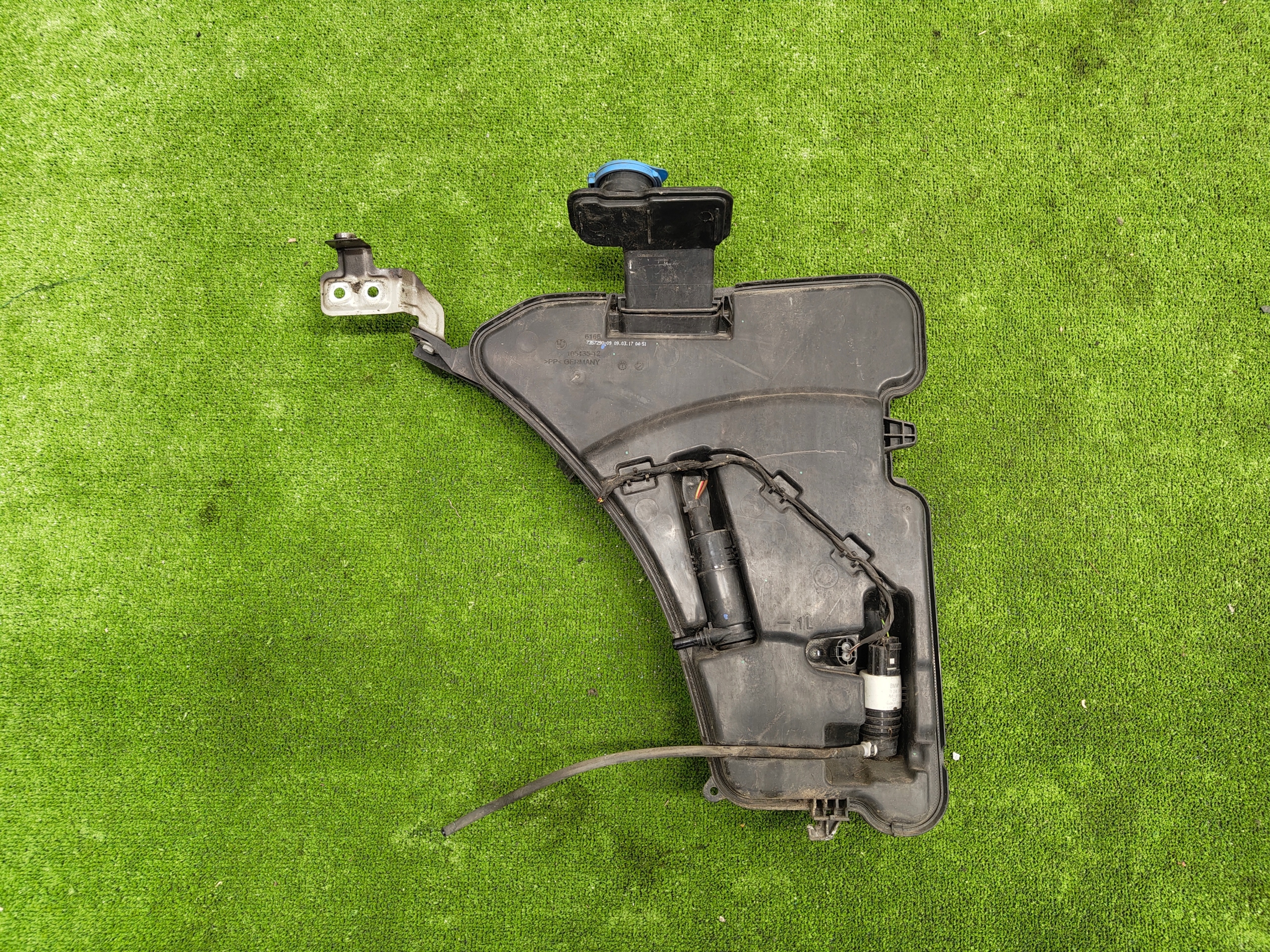 BMW 5 G30 serbatoio LIQUIDO DO LAVAFARI 7357290