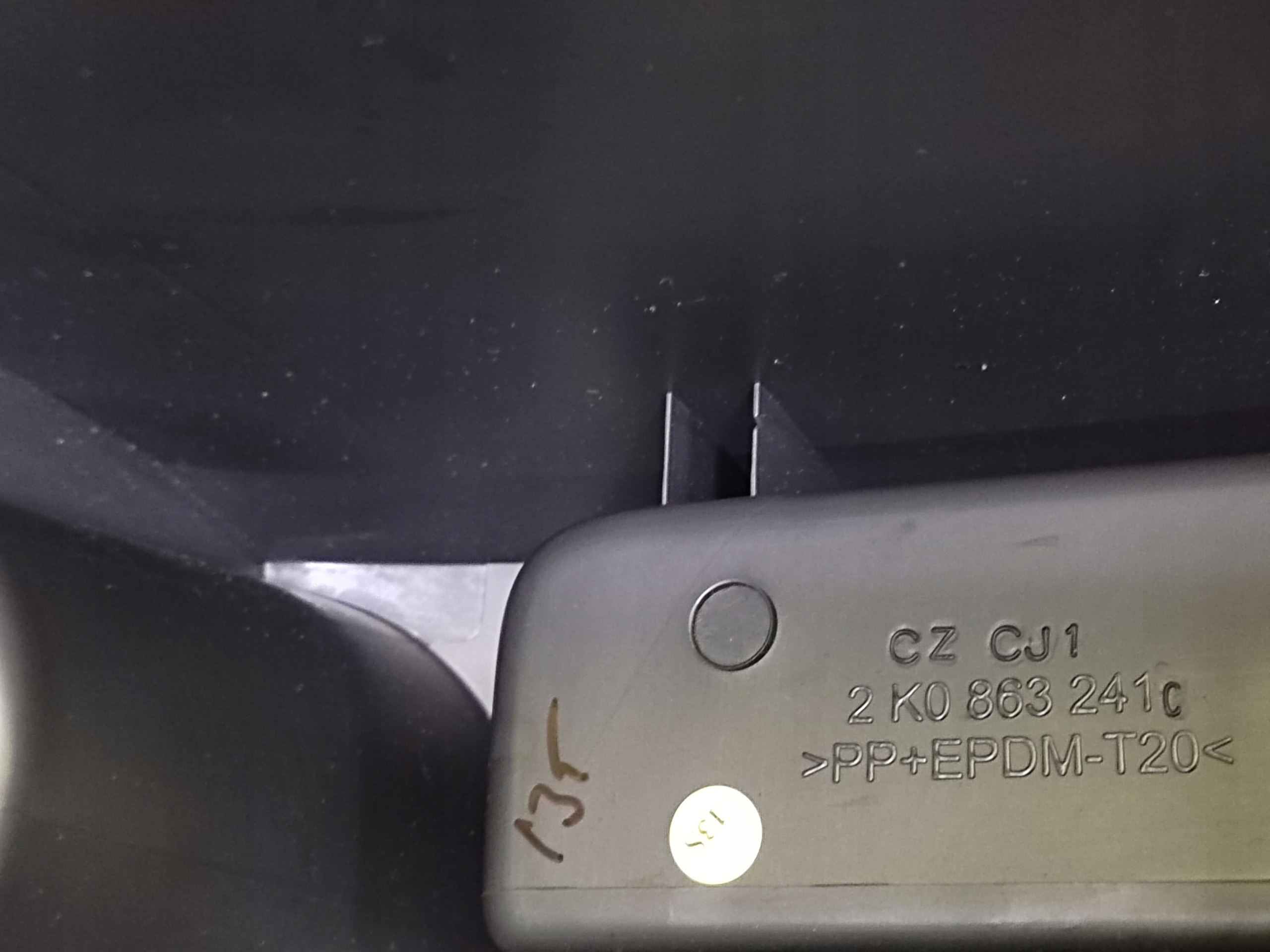 VW TOURAN TUNEL mitte 2K0863241C