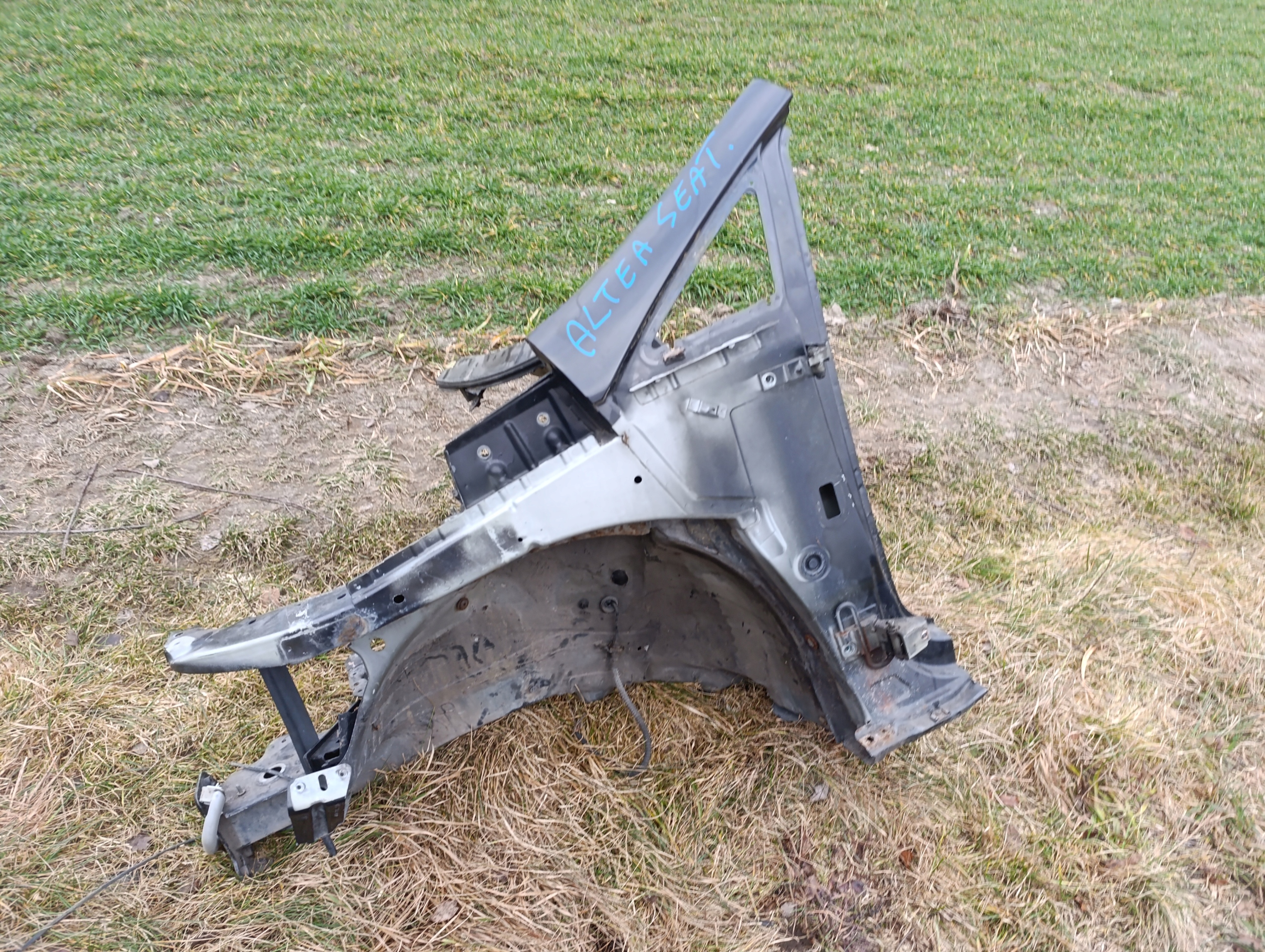 quarter left front left front seat altea LS9N