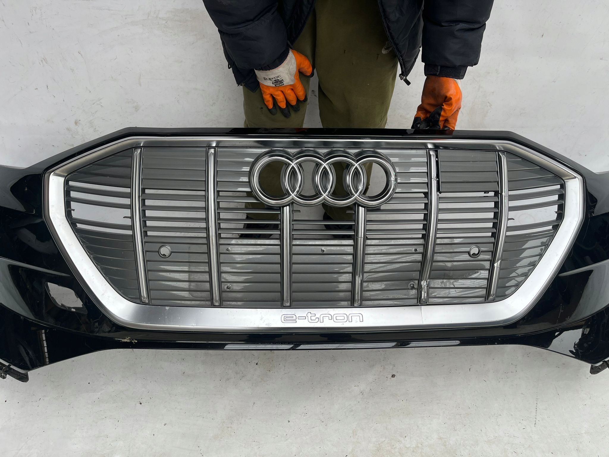AUDI E-TRON 18- bumper front front SPR PDC 4KE807437