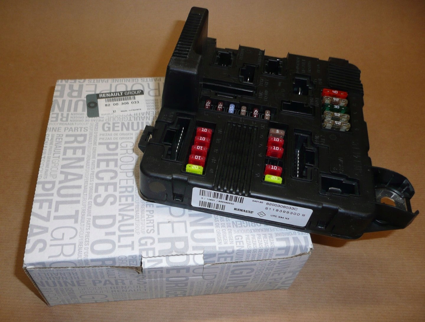 Skrzynka bezpieczników Renault OE 8200306033 Numer katalogowy części 8200306033