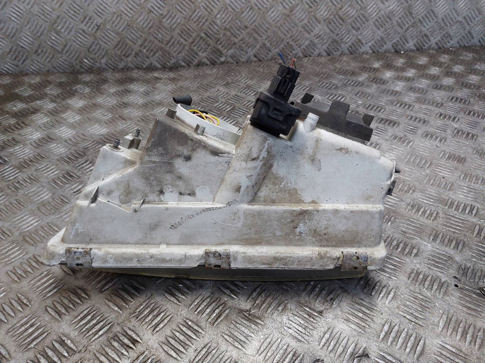 light right front VOLVO V40 and 30899879