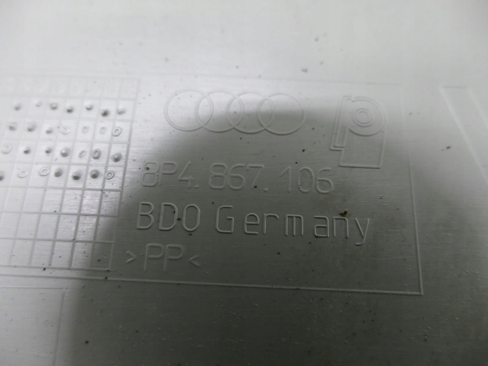 дверные карты передних P Audi OE 8P4867106