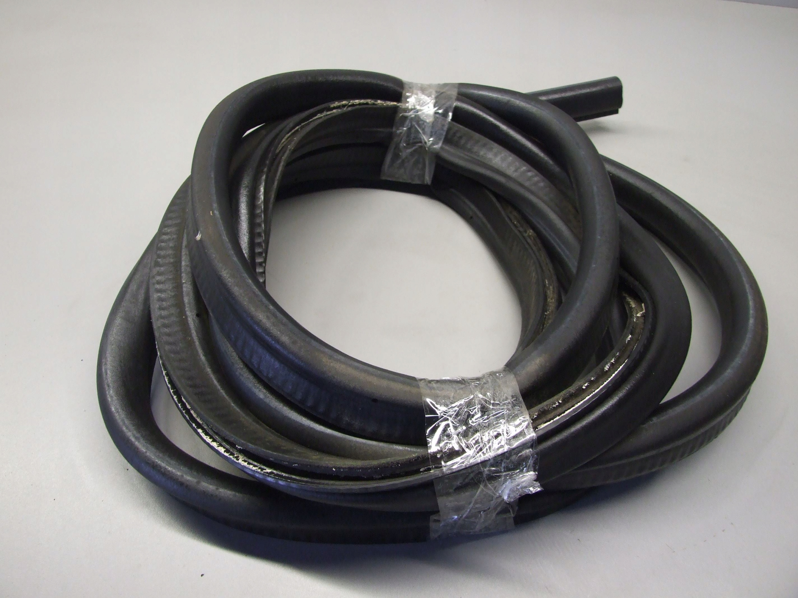 Прокладка крышки багажника VW T5 TRANSPORTER