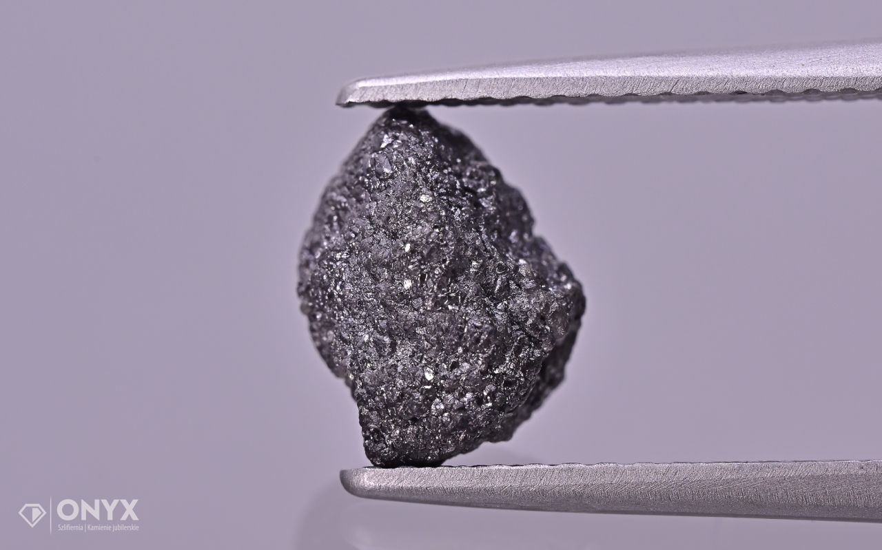 Diamant černý kus 8,5x7 mm