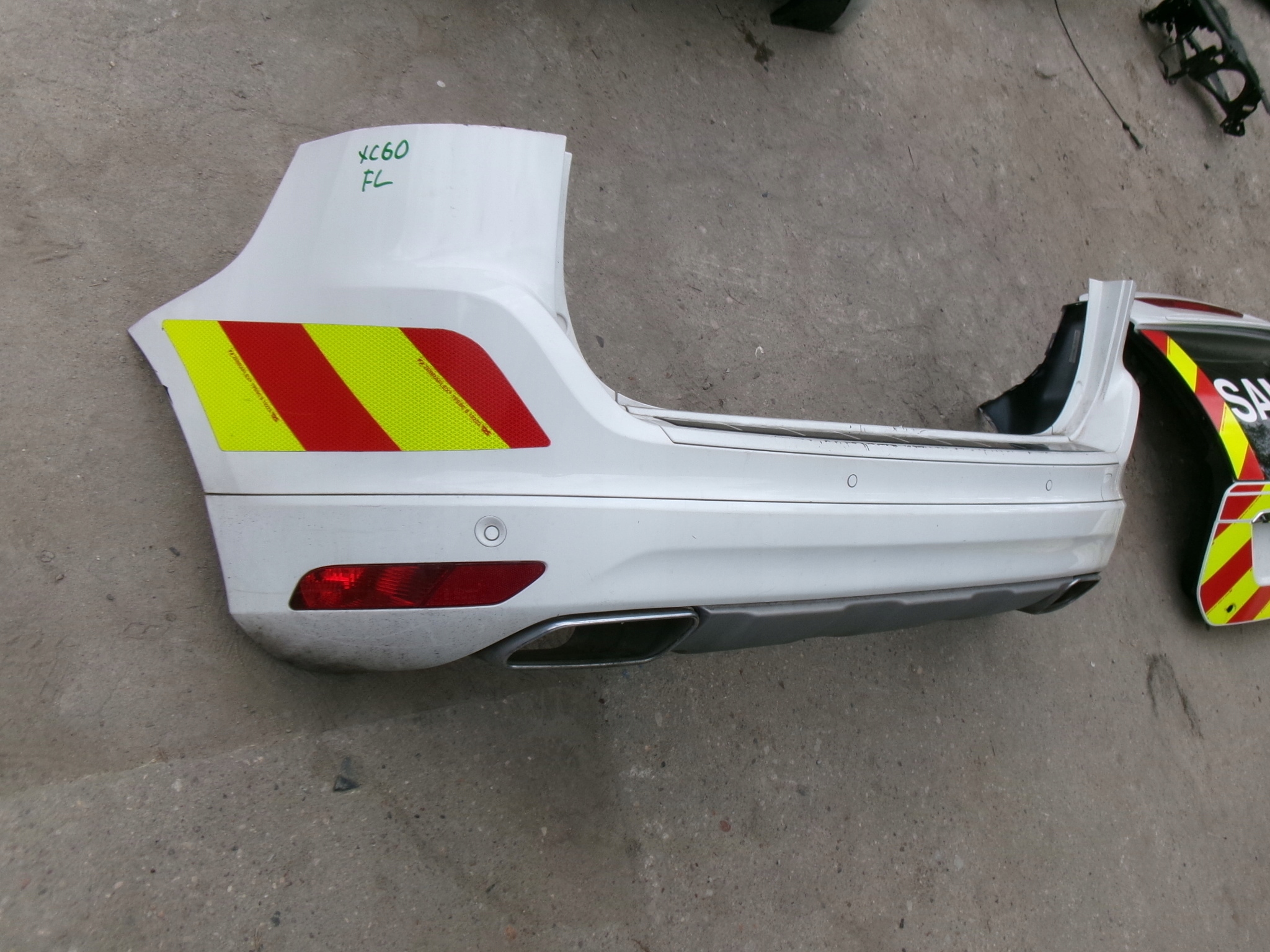 VOLVO XC60 I ZDERZAK TYŁ KOMPLETNY PDC LIFT